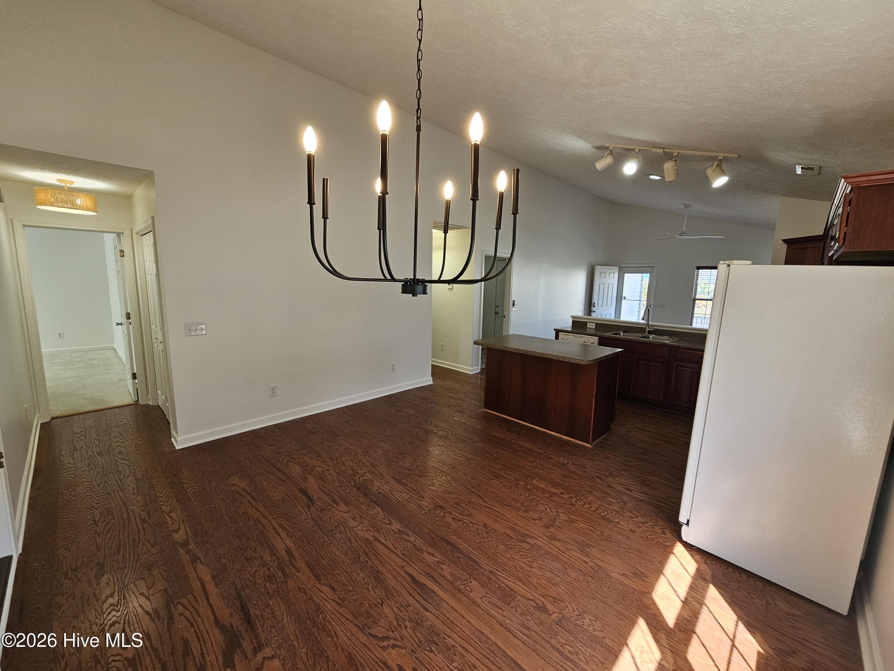 100557905 | Photo 12