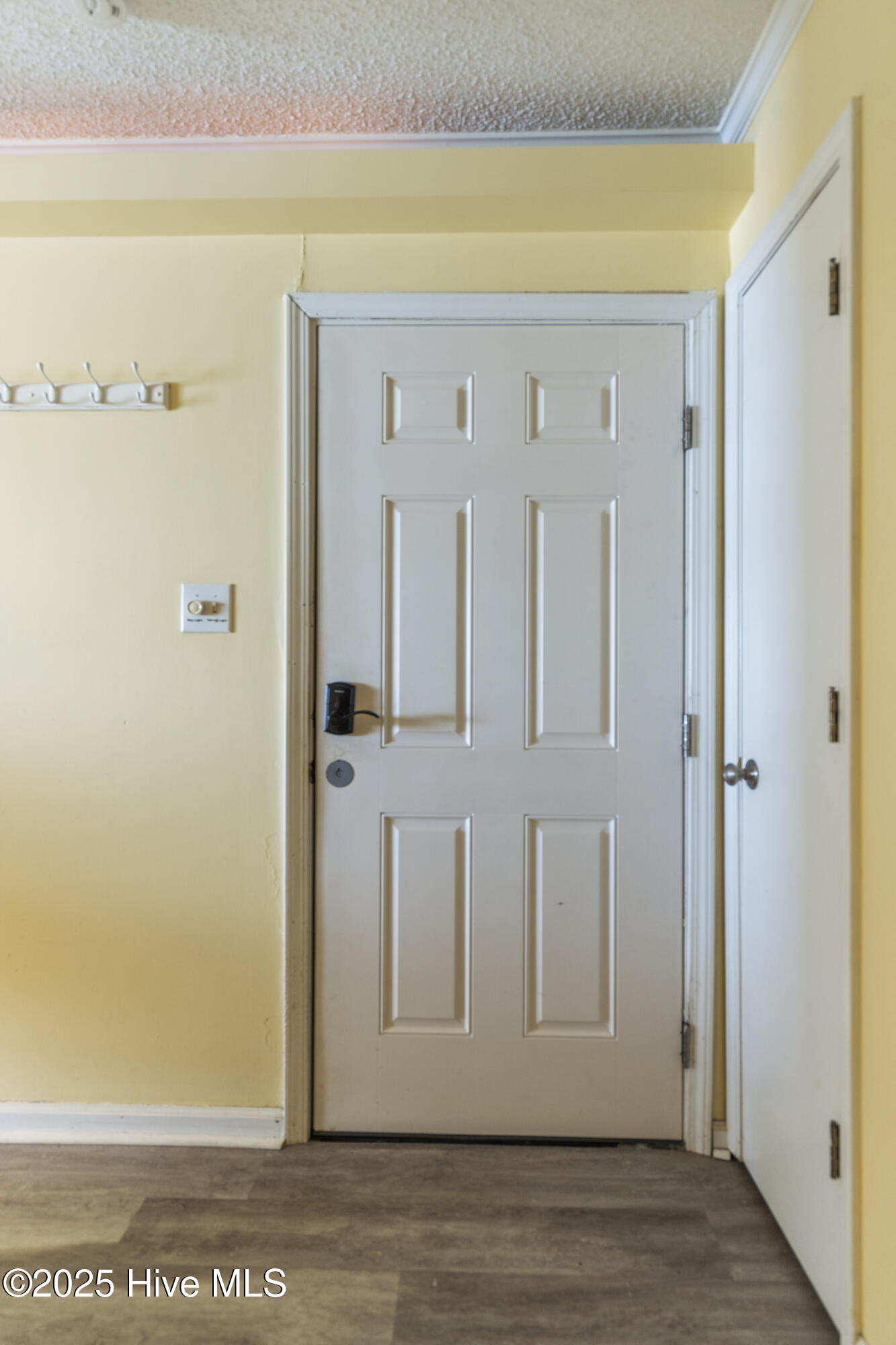 100502561 | Photo 10