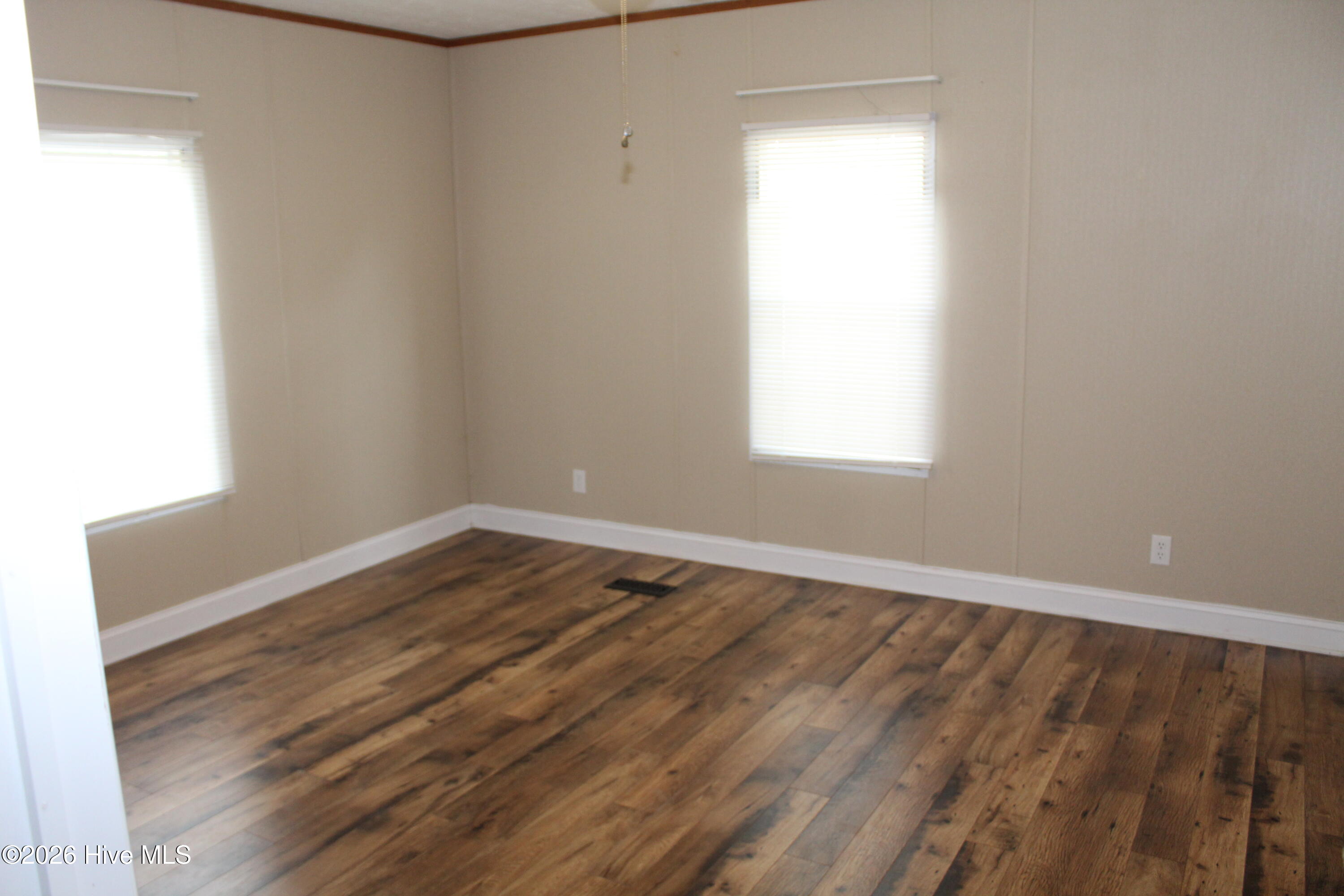 100570403 | Photo 10