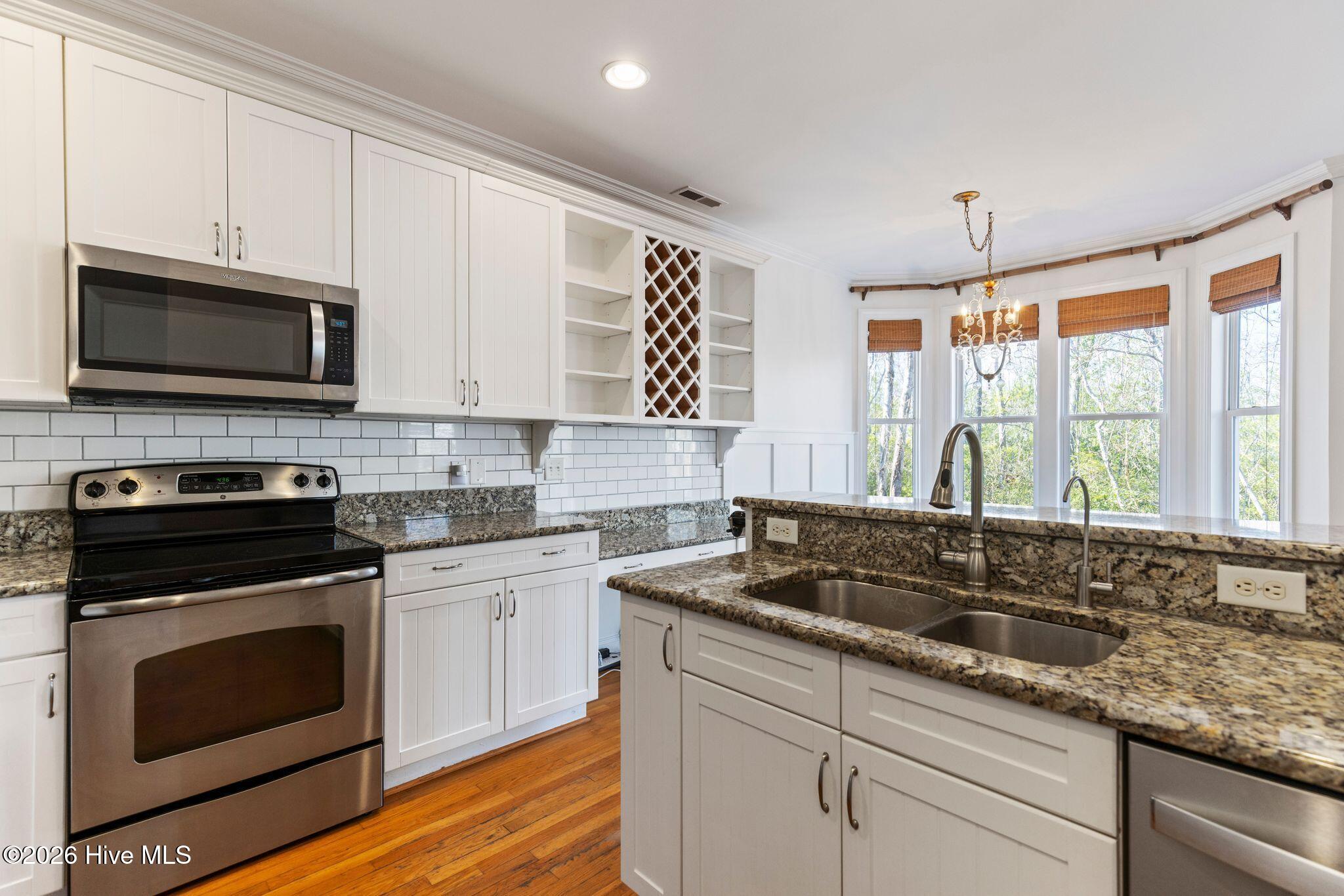 100560146 | Photo 16