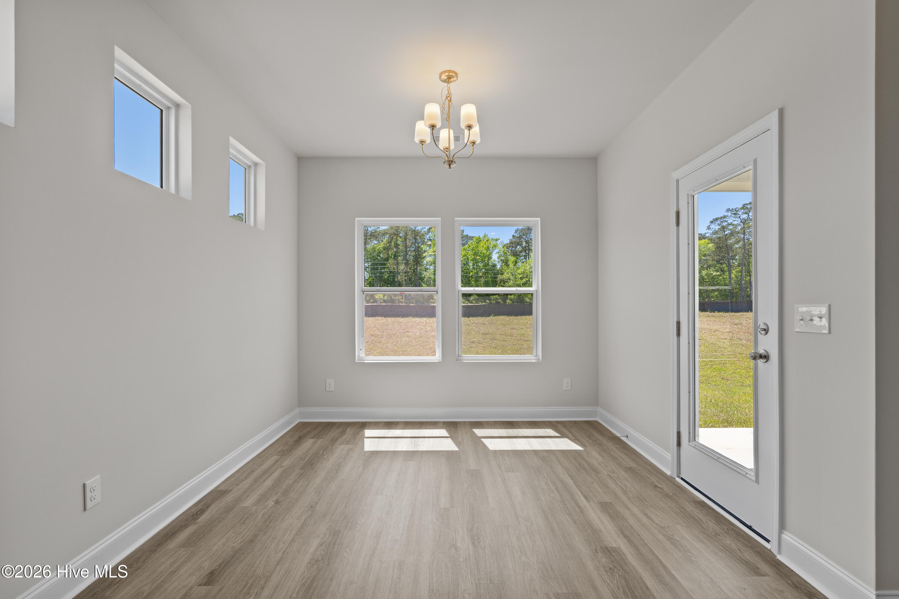 100554754 | Photo 21