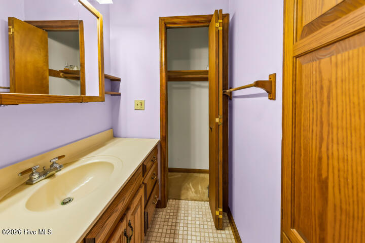 519 Country Club Drive W,Arapahoe
