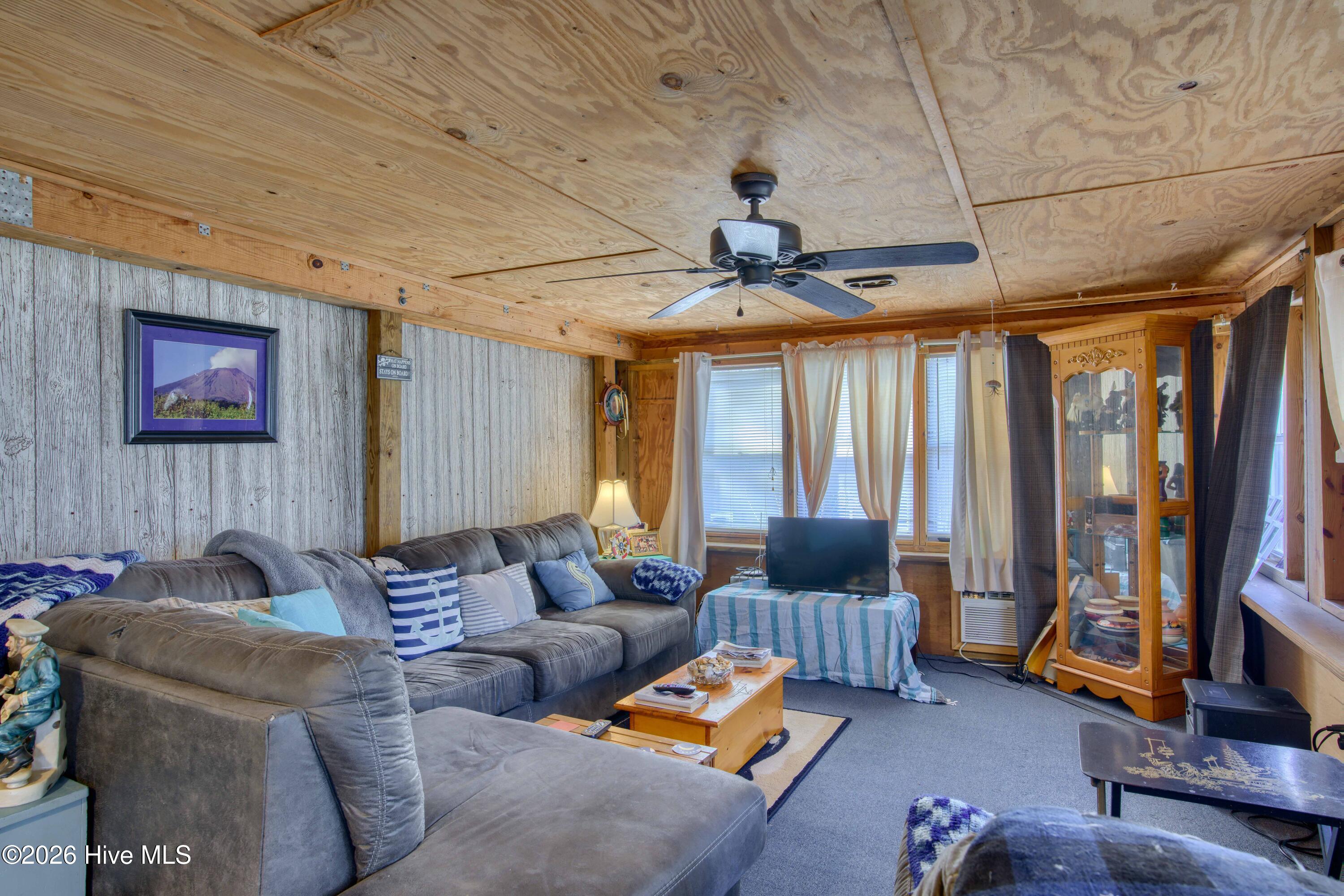 100551309 | Photo 15