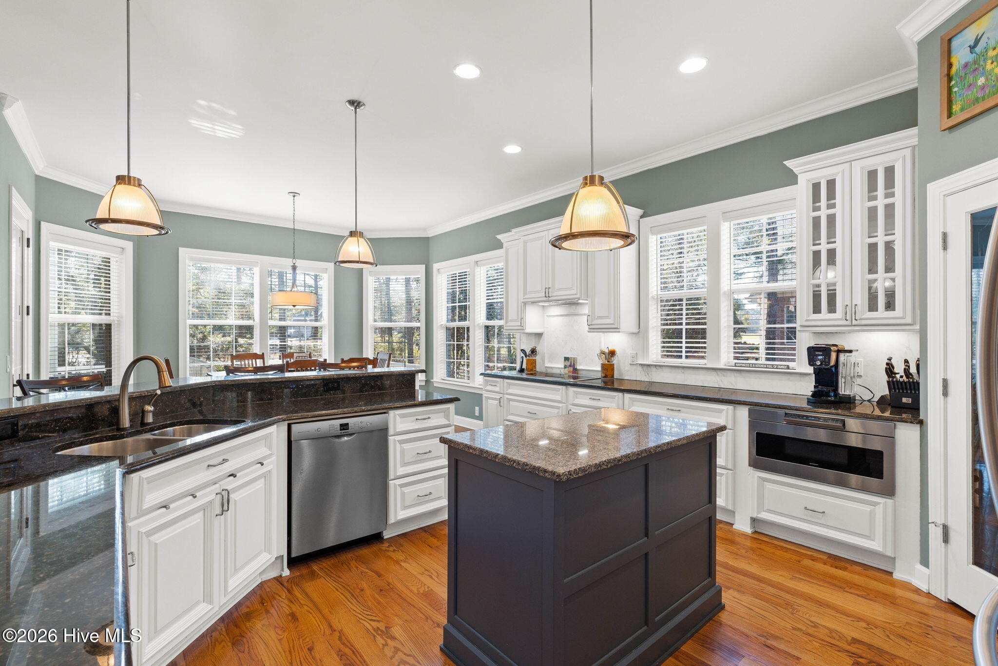 100553770 | Photo 14