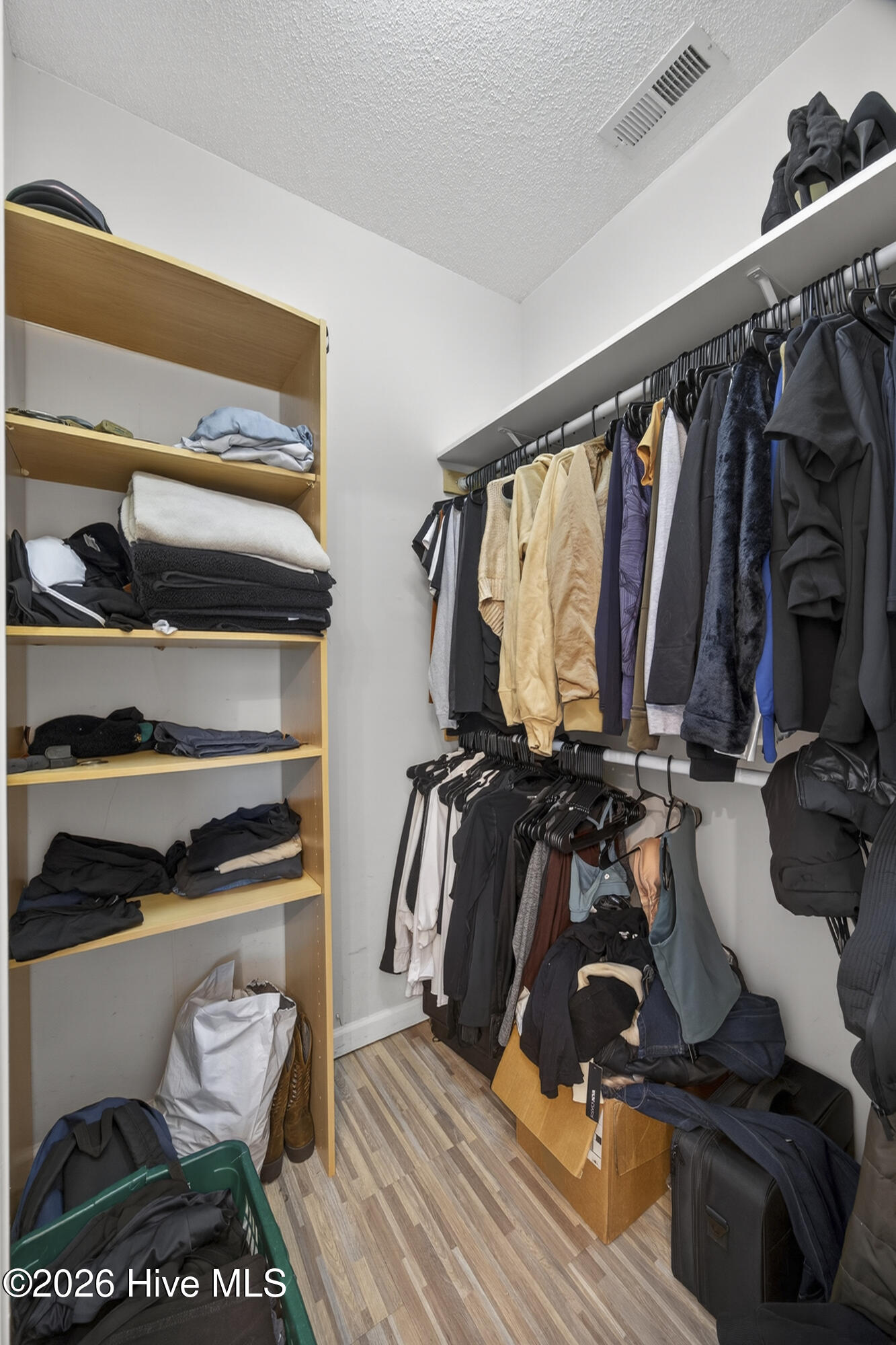 100565929 | Photo 39