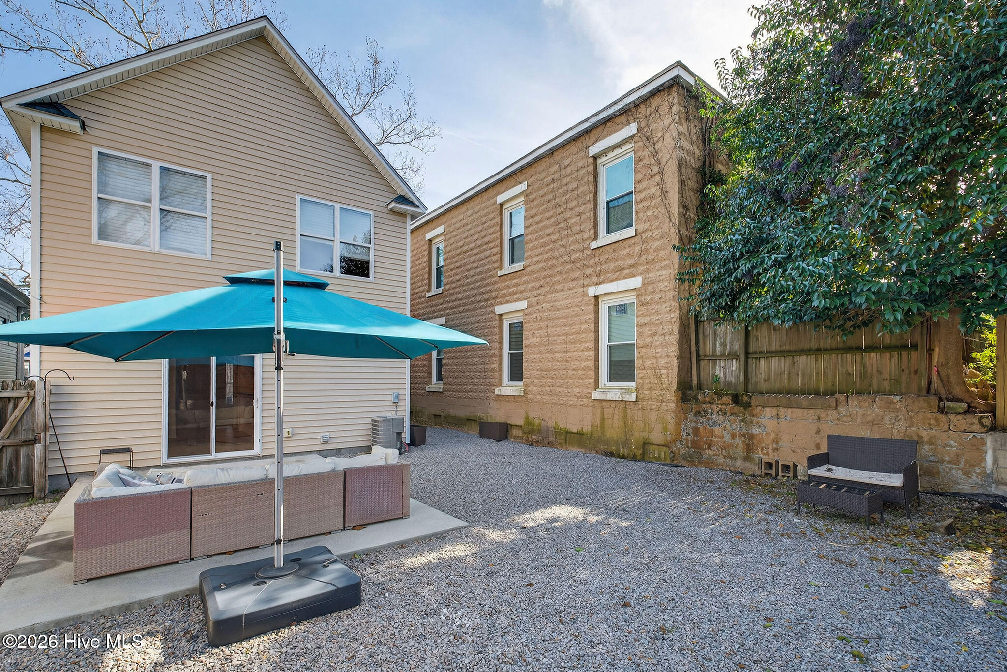 100550770 | Photo 40