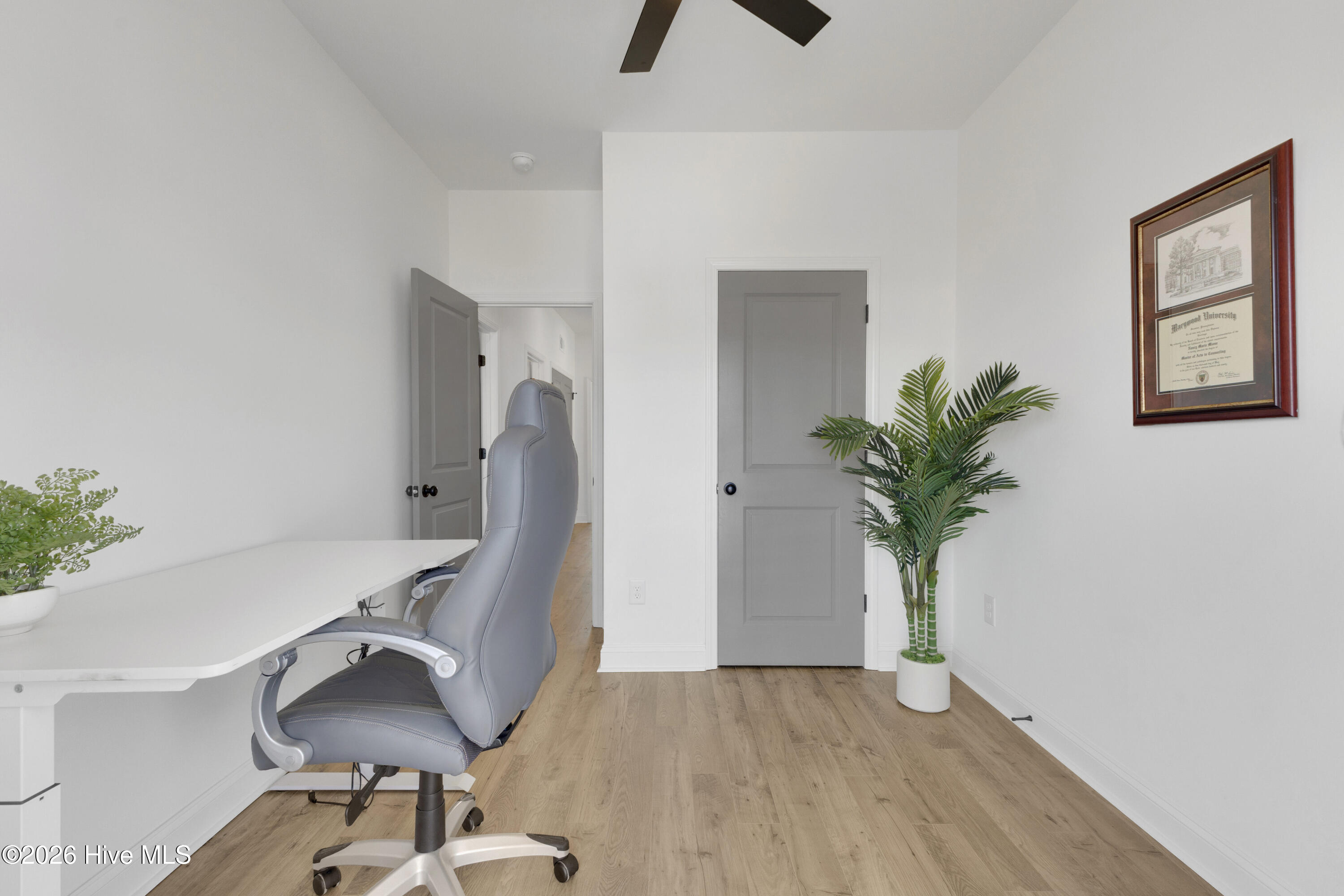 100566807 | Photo 30