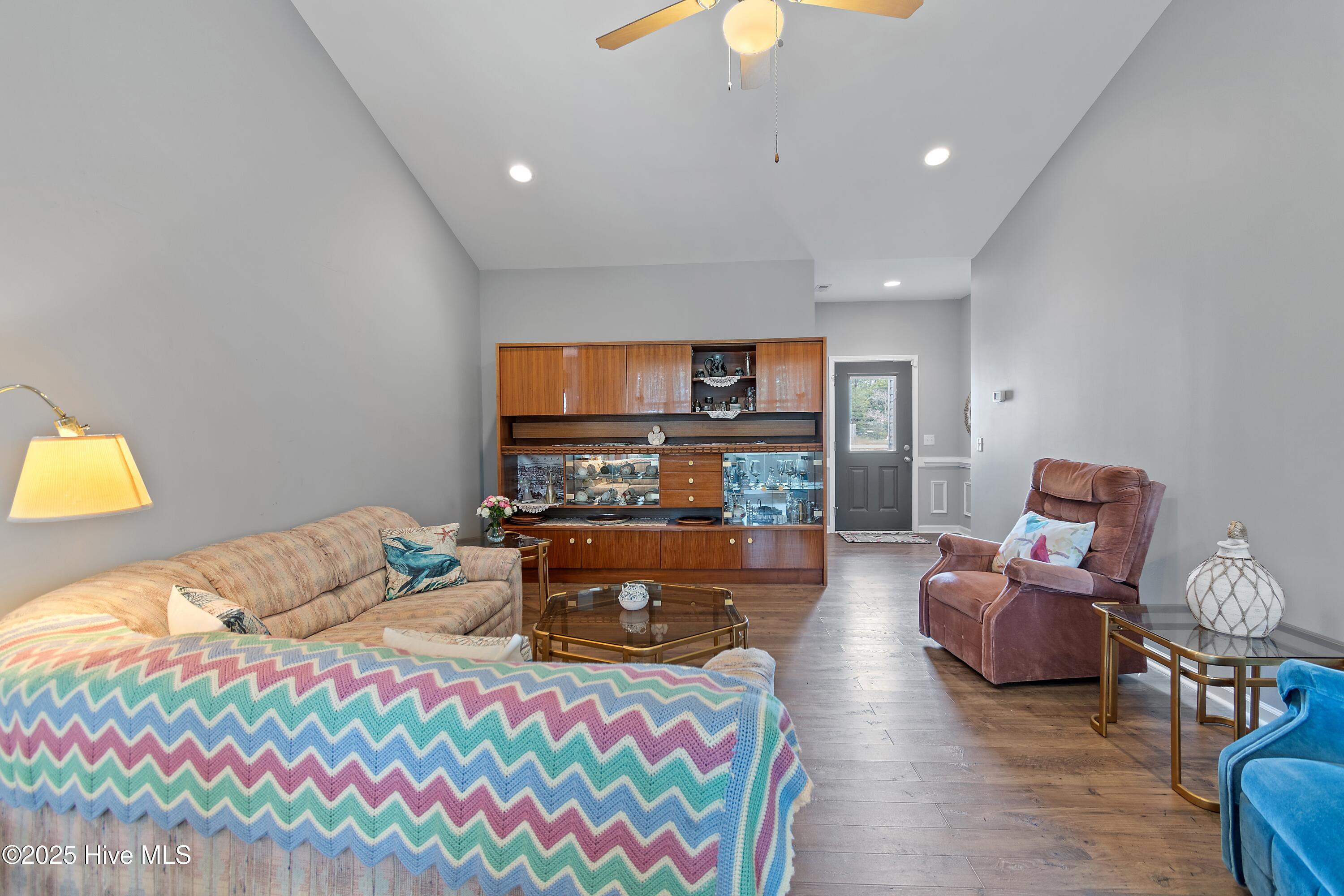 100527886 | Photo 11