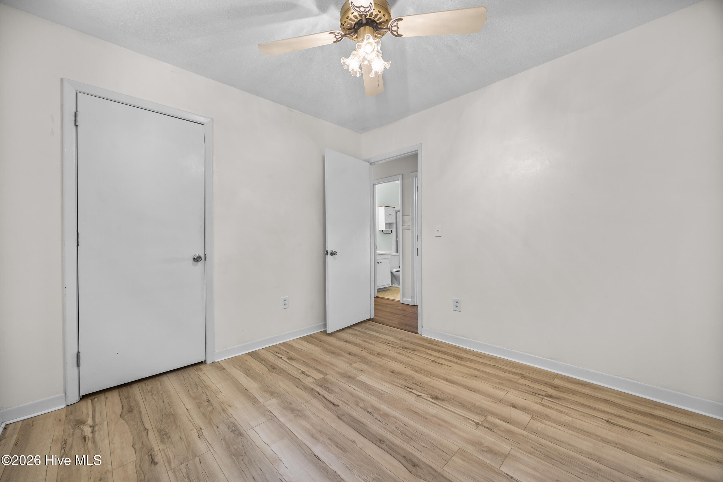 100569025 | Photo 13