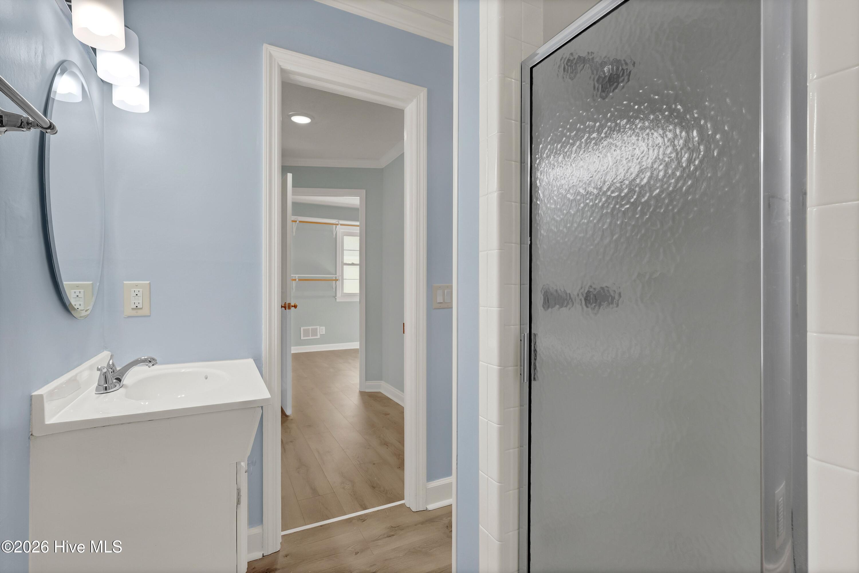 100565144 | Photo 18