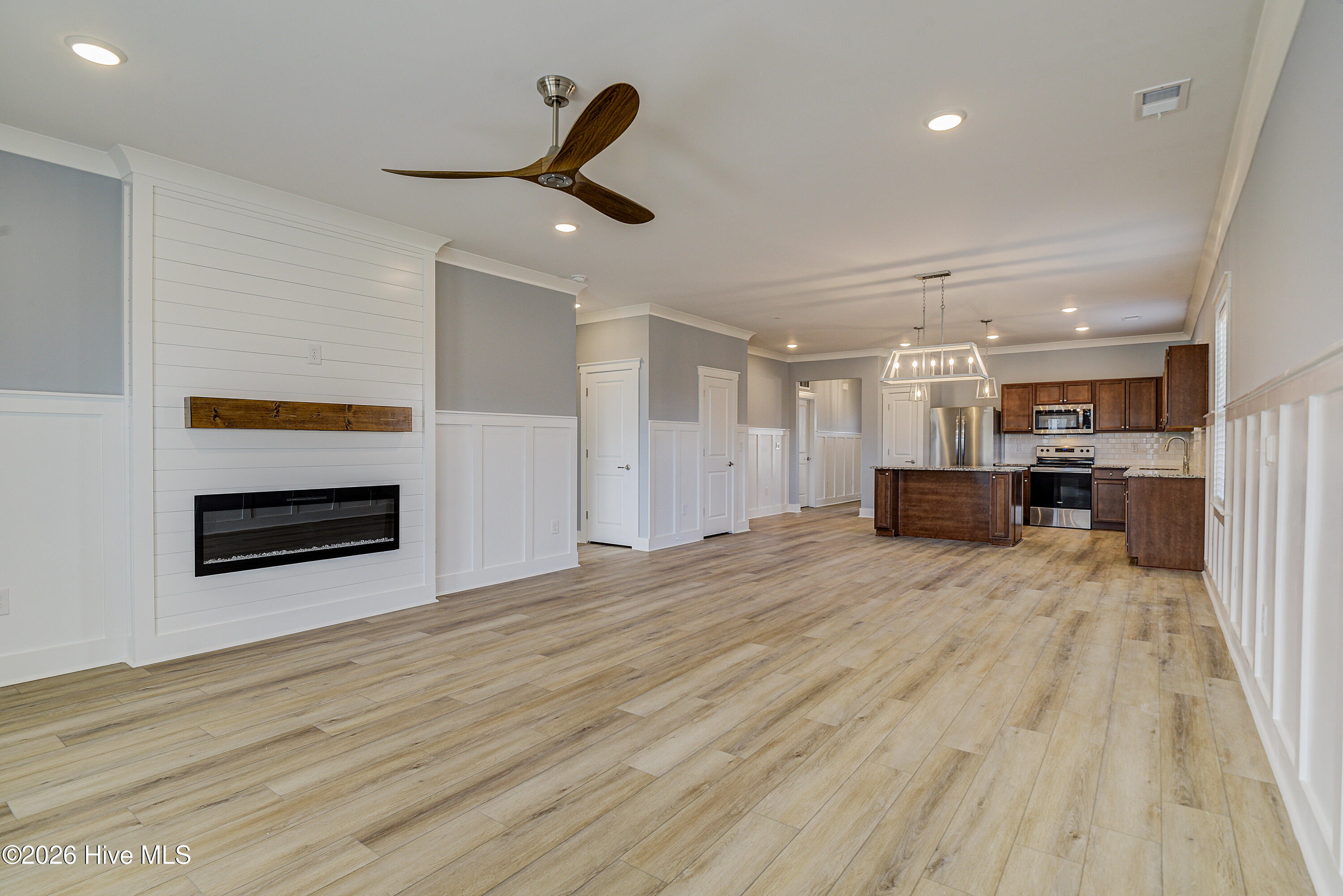 100558671 | Photo 12