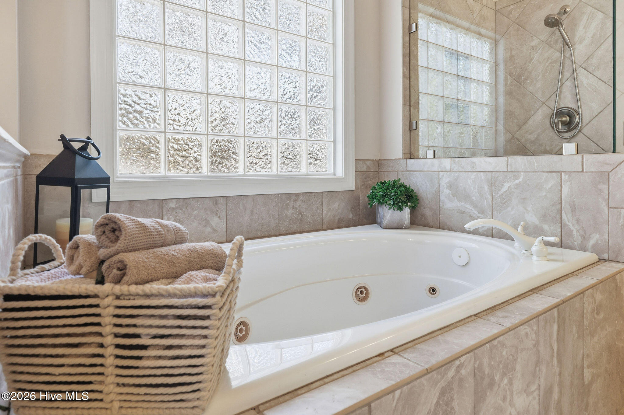 100556784 | Photo 40