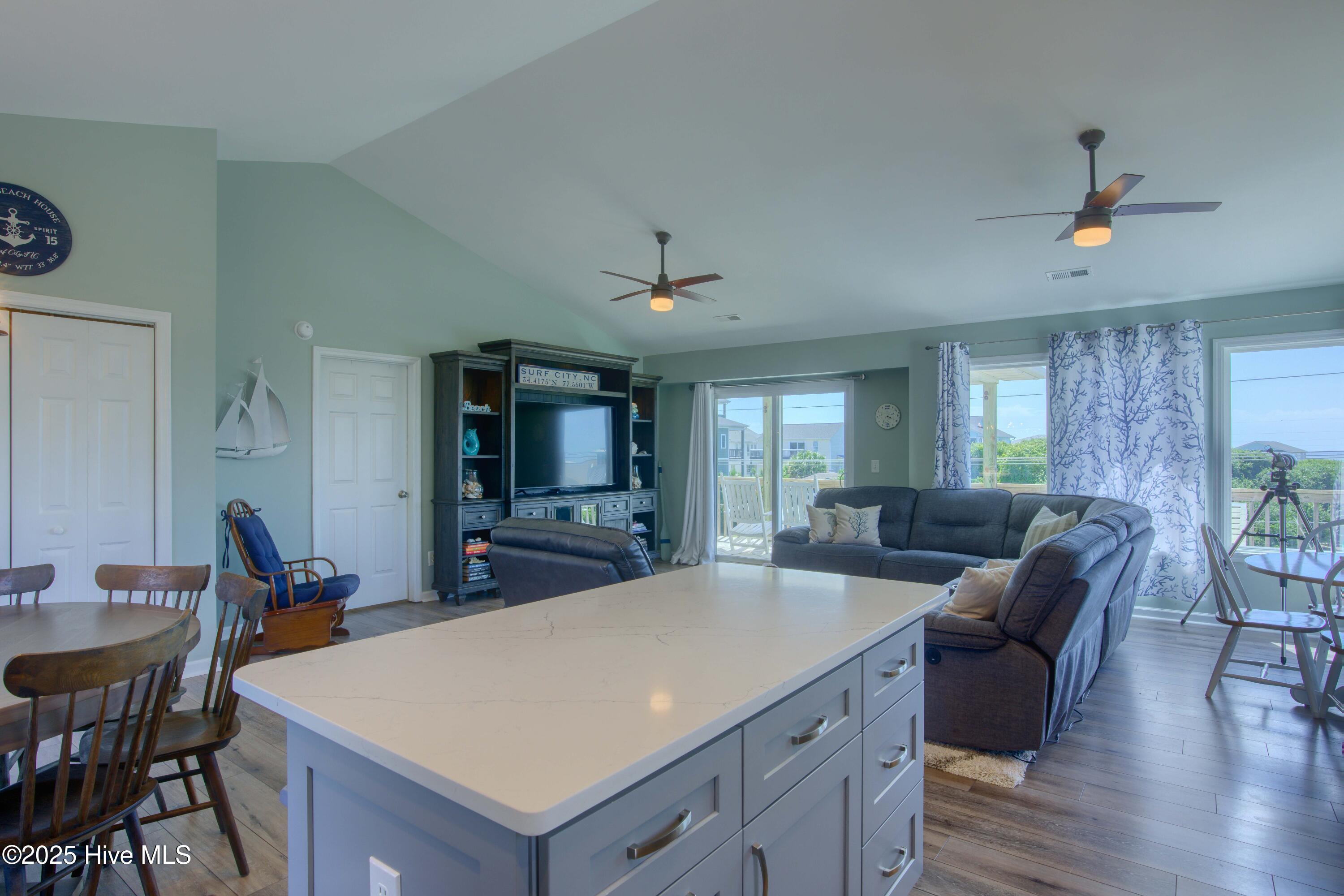 100524182 | Photo 22