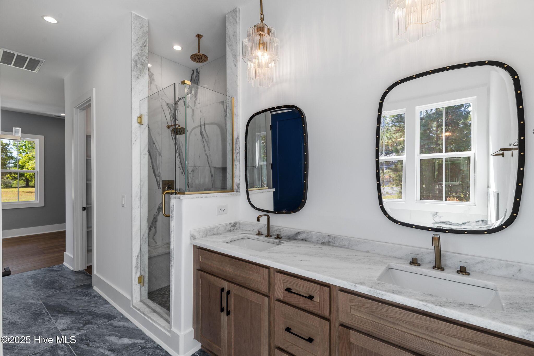 100522632 | Photo 40