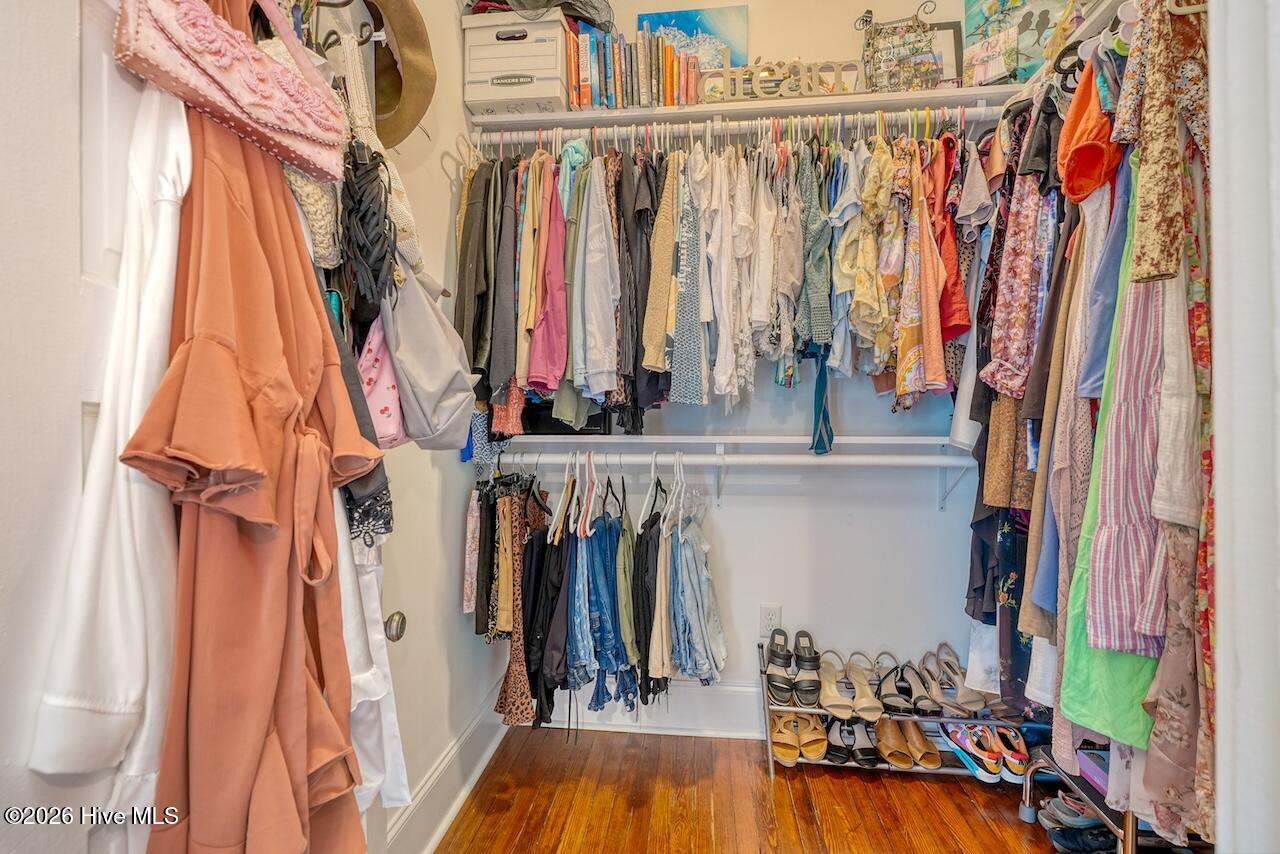 100560028 | Photo 38