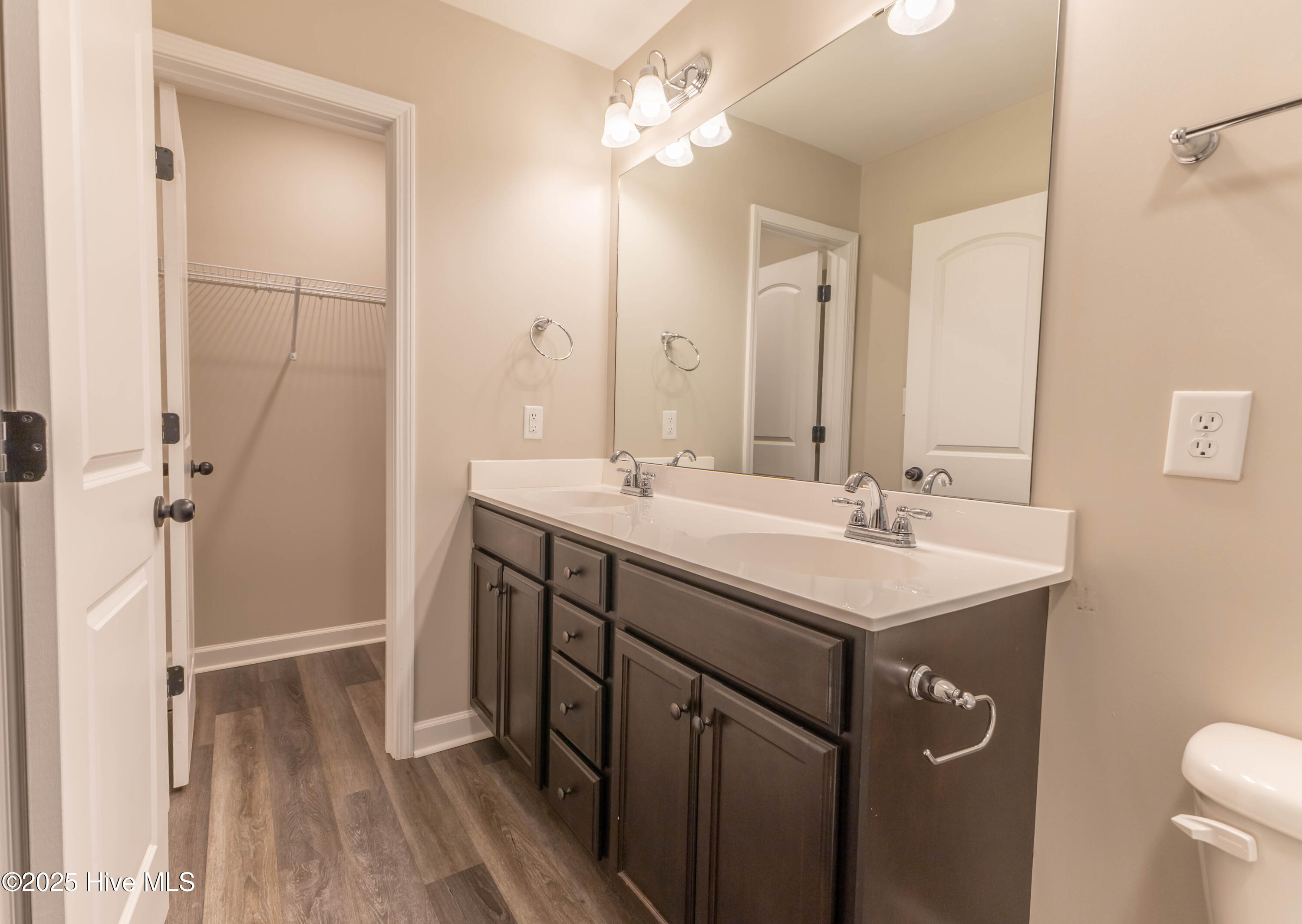 100545107 | Photo 17