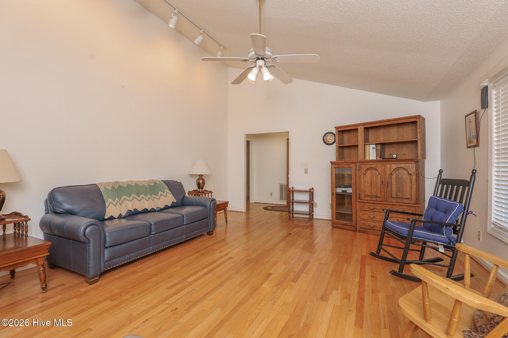 100550482 | Photo 27