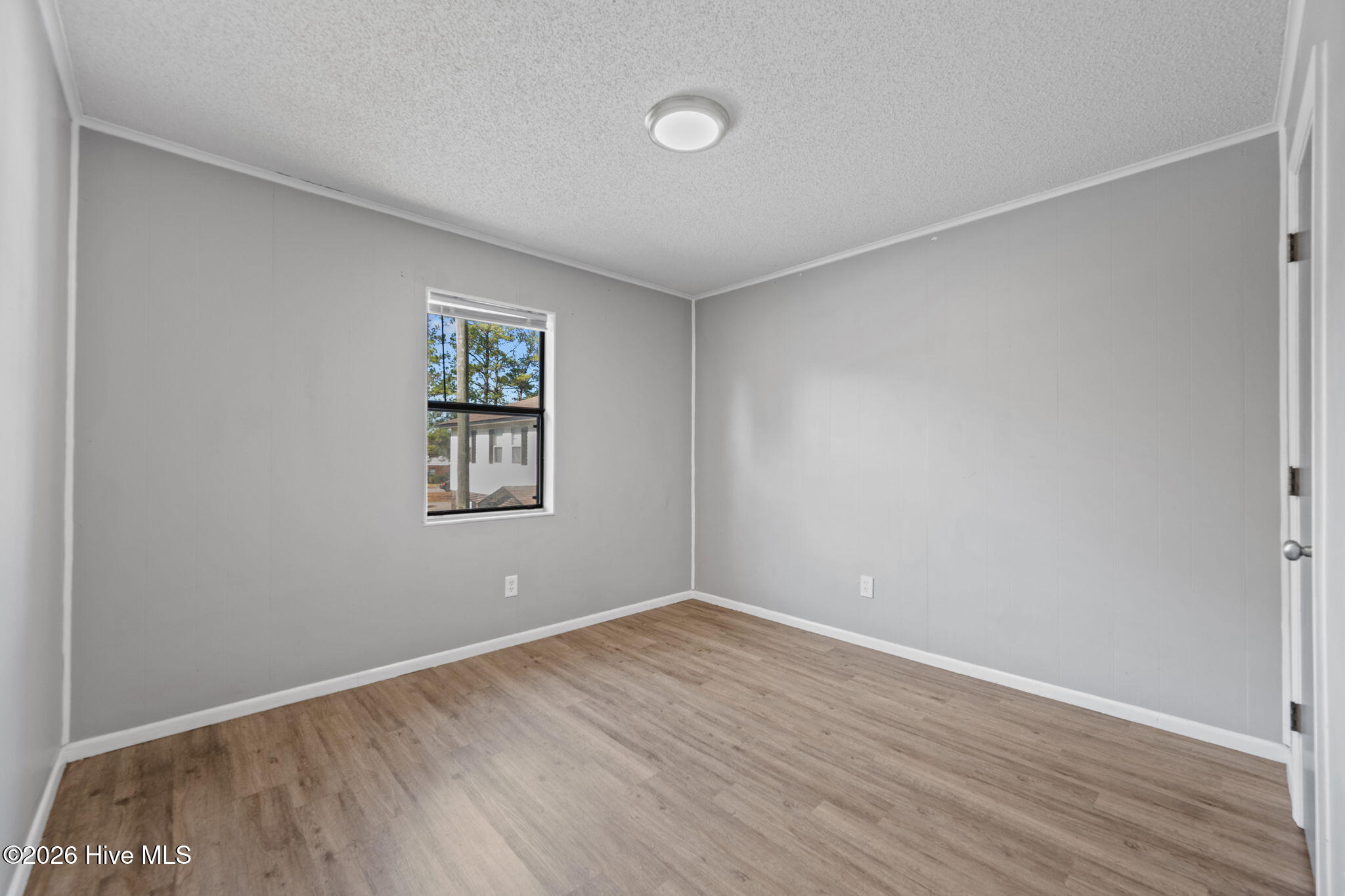 100530829 | Photo 11