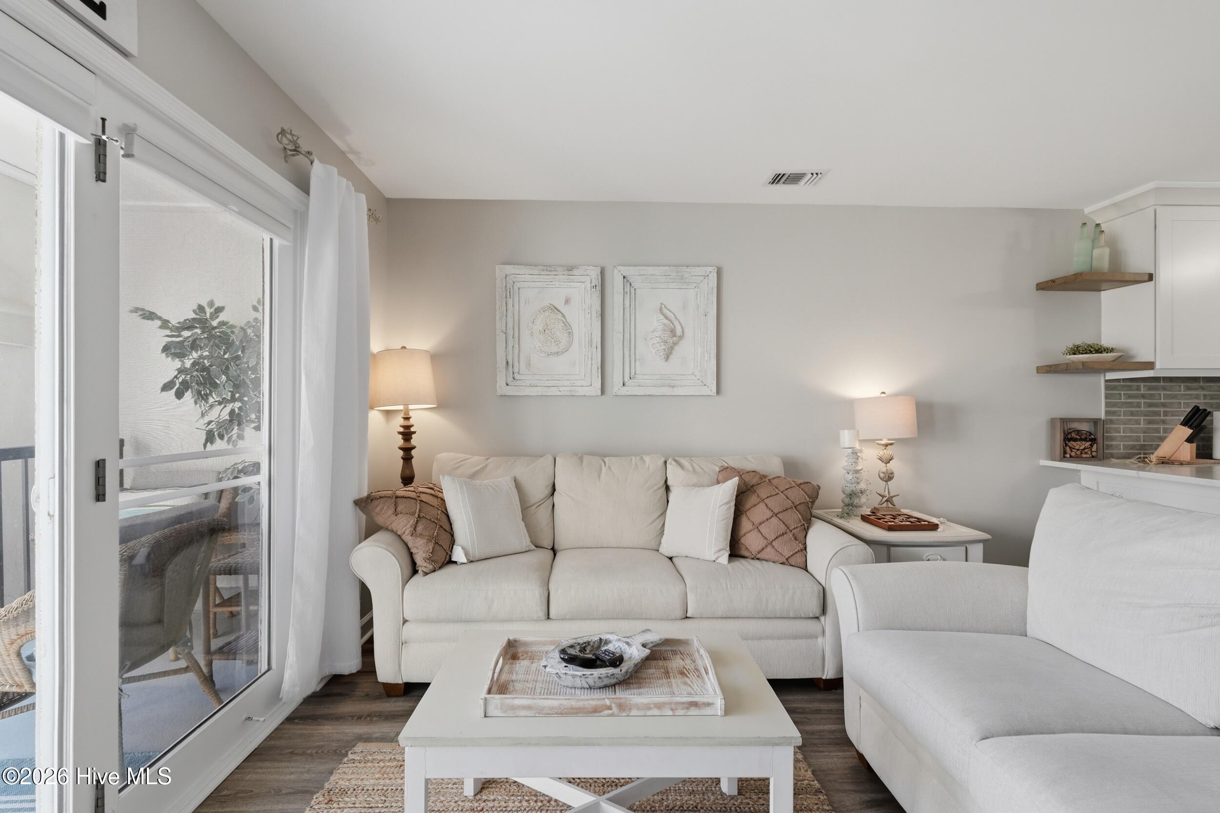 100560519 | Photo 33