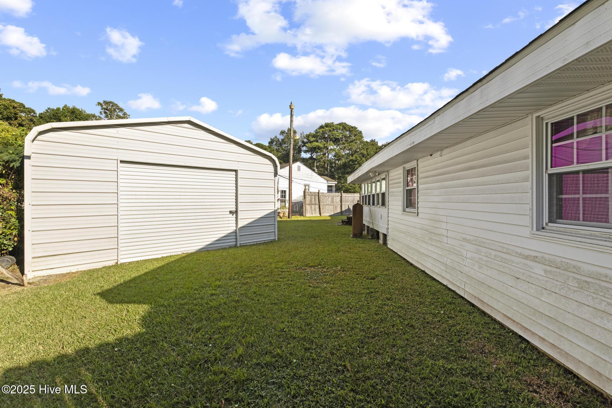 100532196 | Photo 33