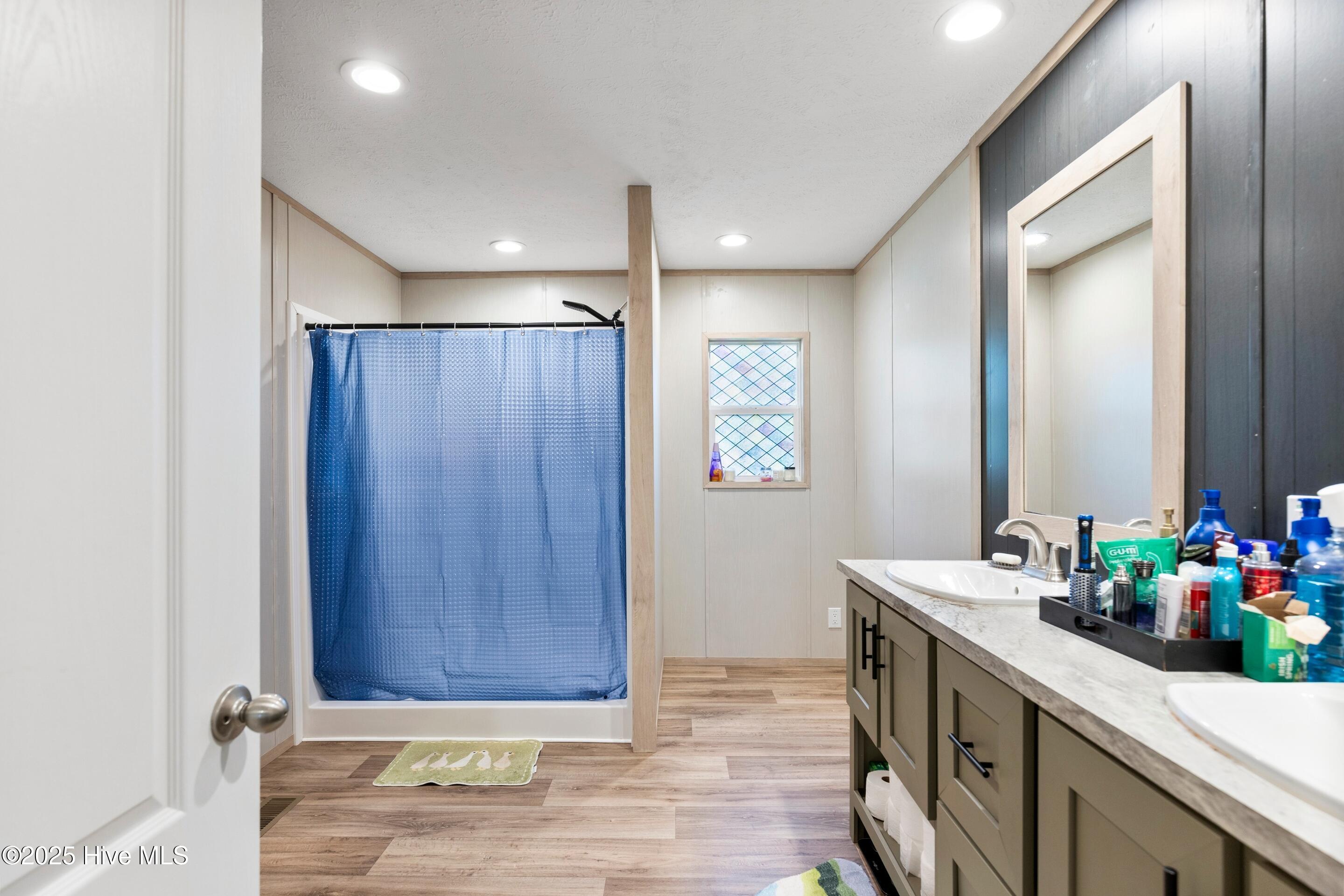 100542146 | Photo 32