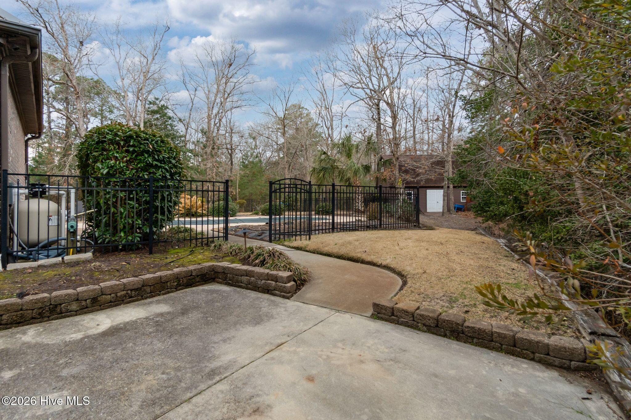 100556327 | Photo 45