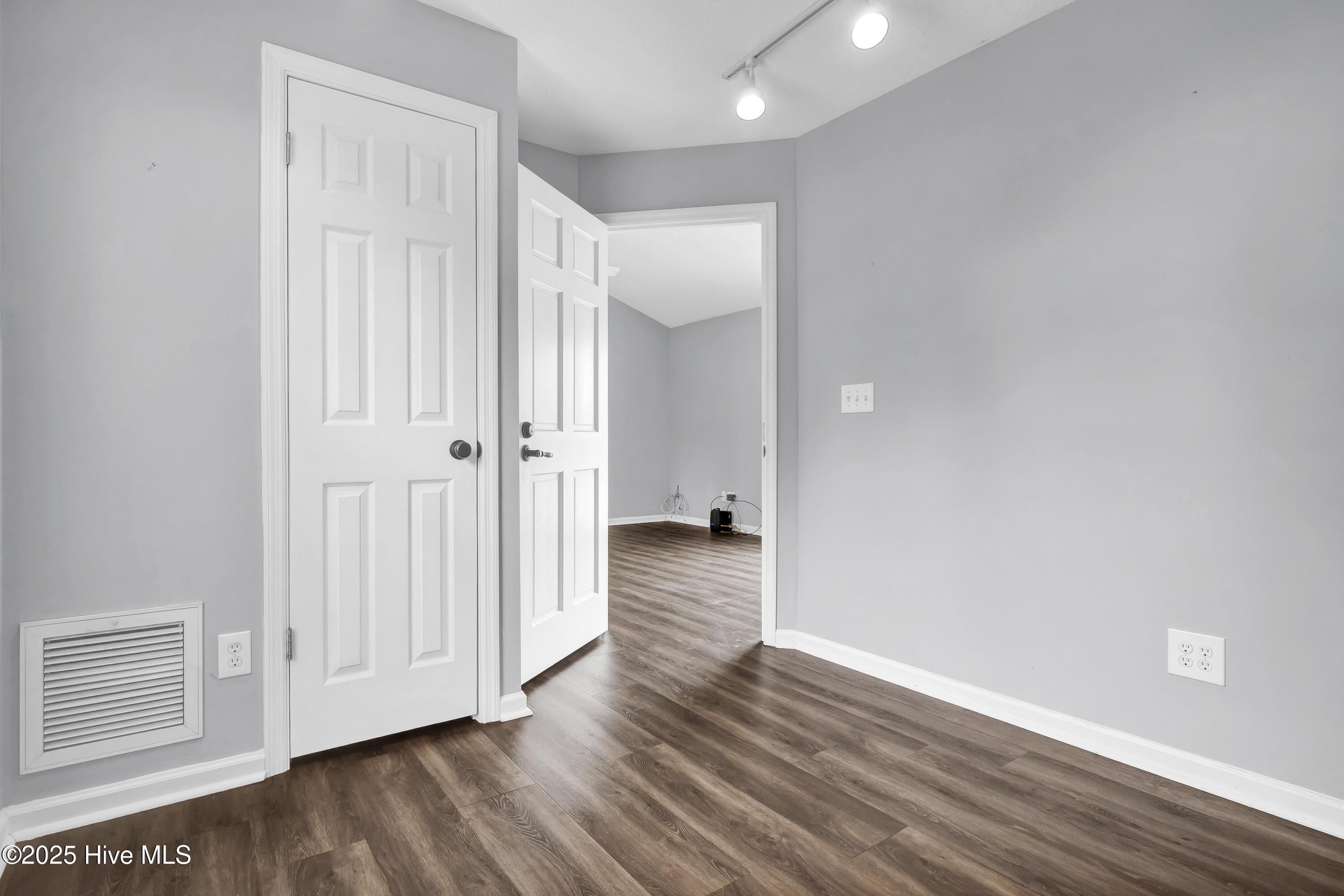 100544266 | Photo 27