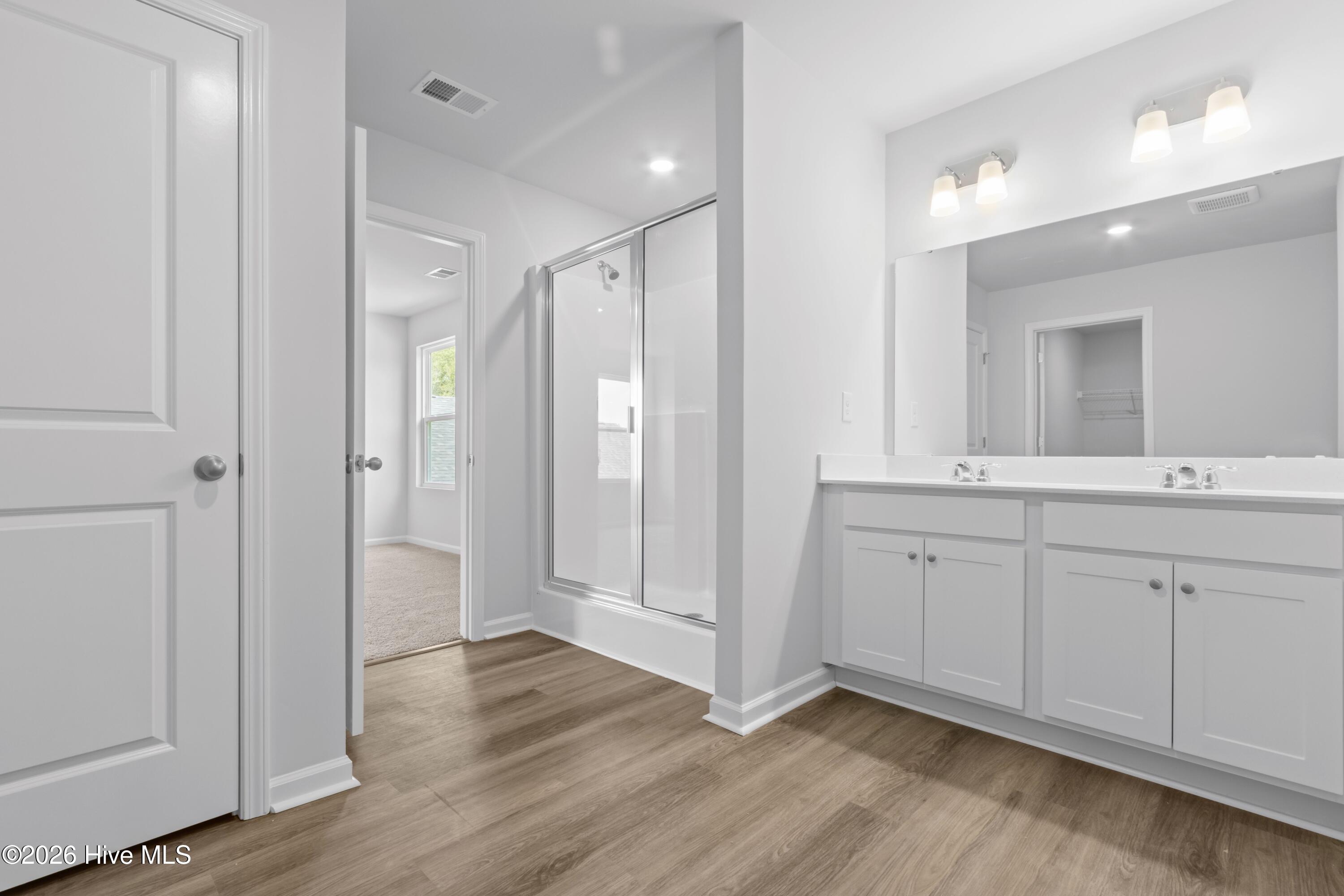 100557656 | Photo 38