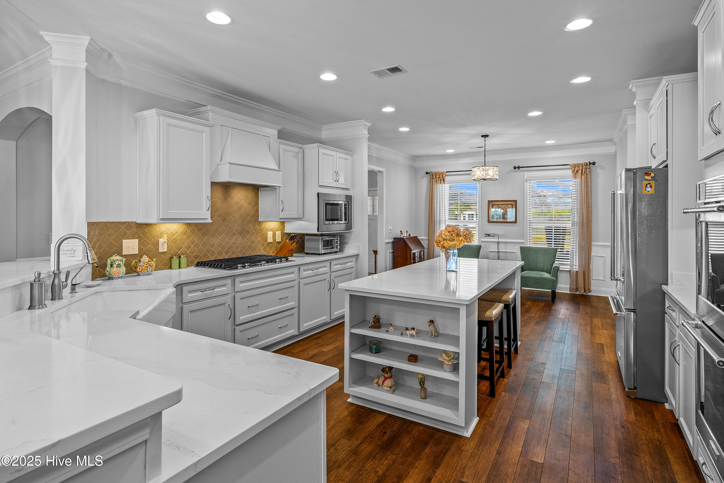 100502305 | Photo 13