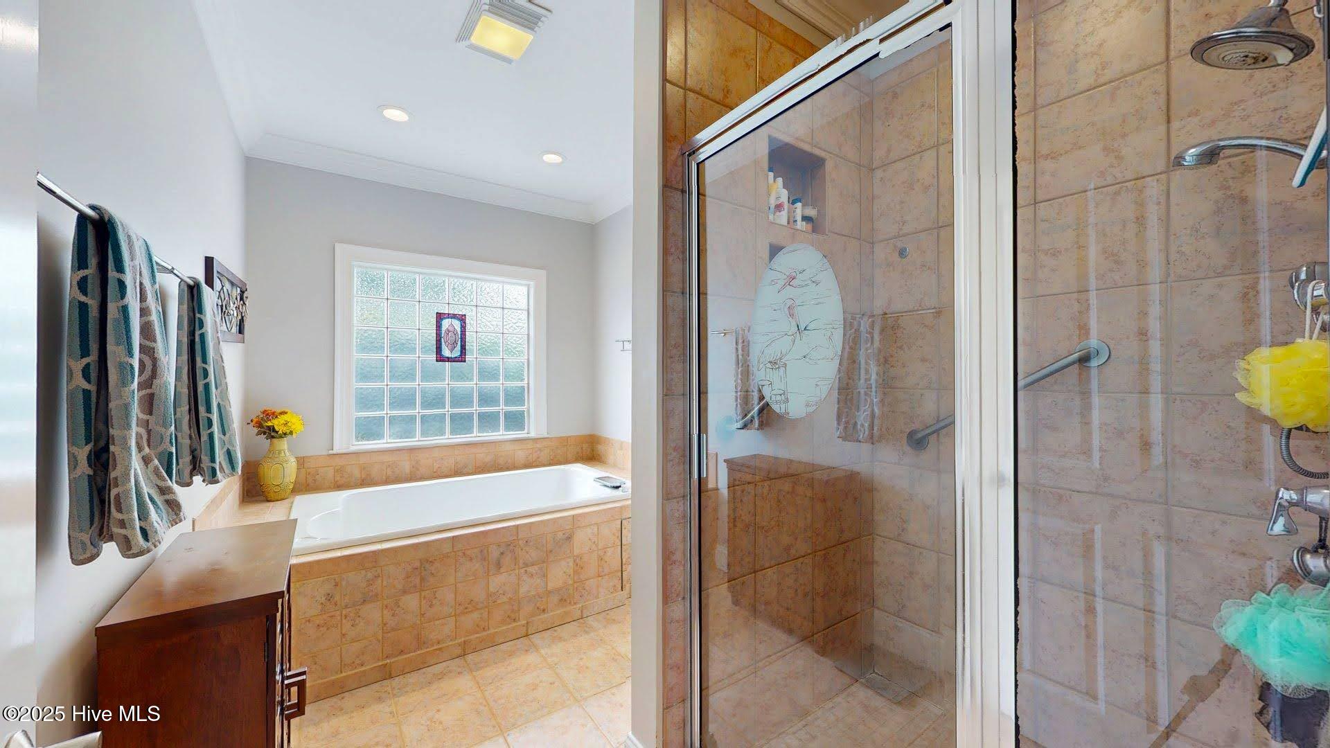 100528011 | Photo 40