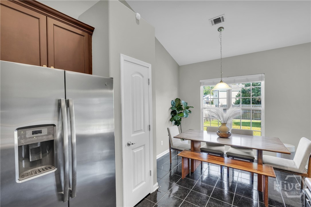 13 Twin Oaks Place