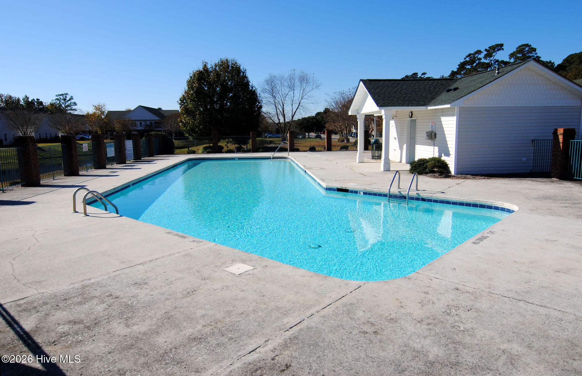 100562348 | Photo 27