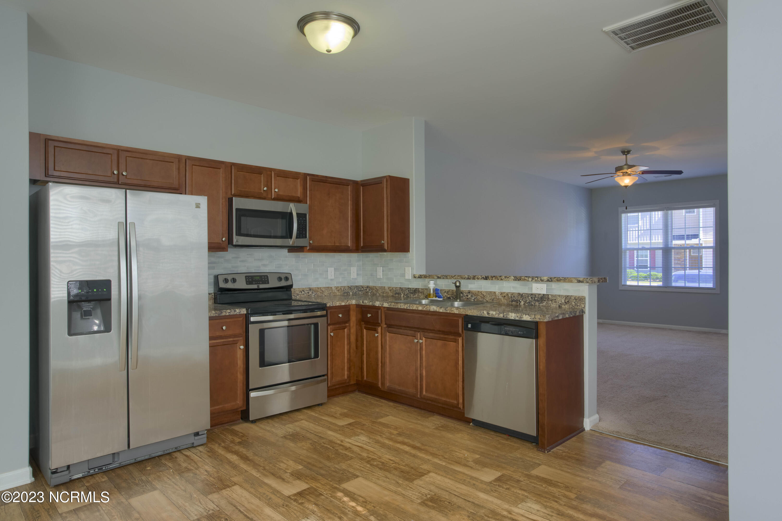 100534630 | Photo 14