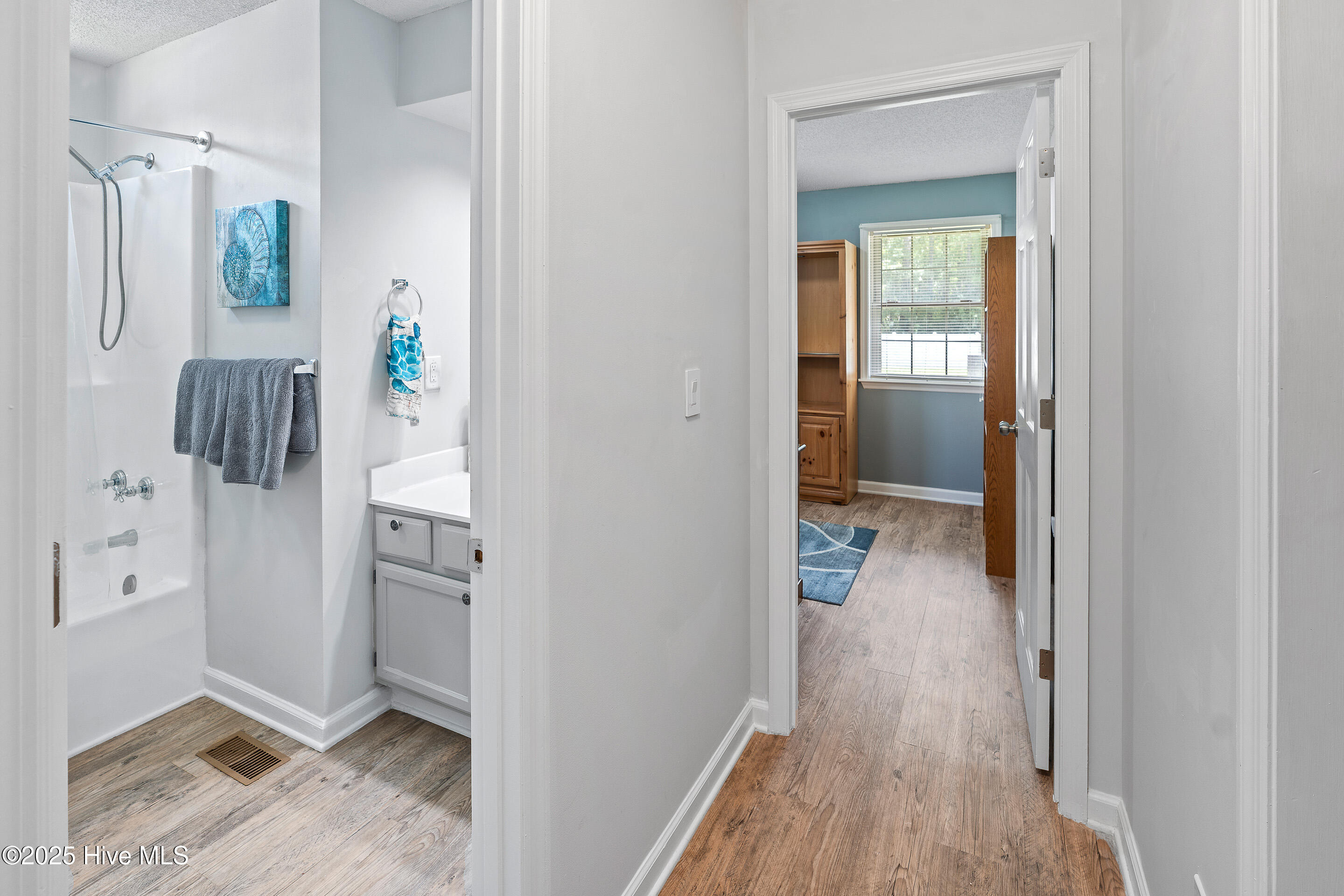 100523707 | Photo 30