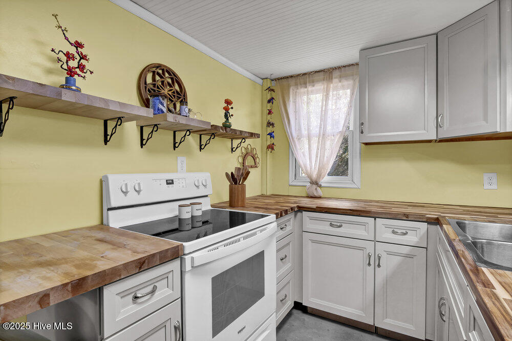 100533445 | Photo 68