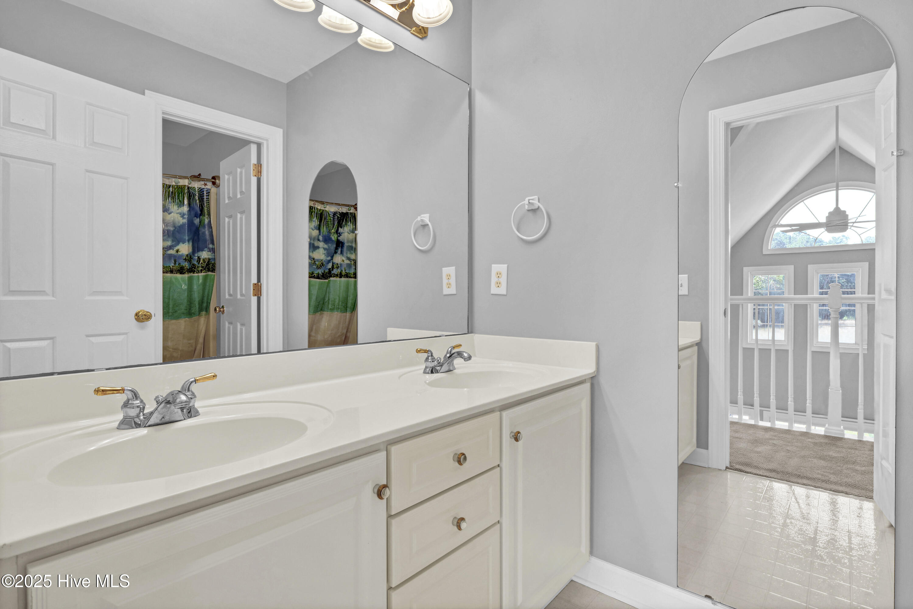 100556880 | Photo 40