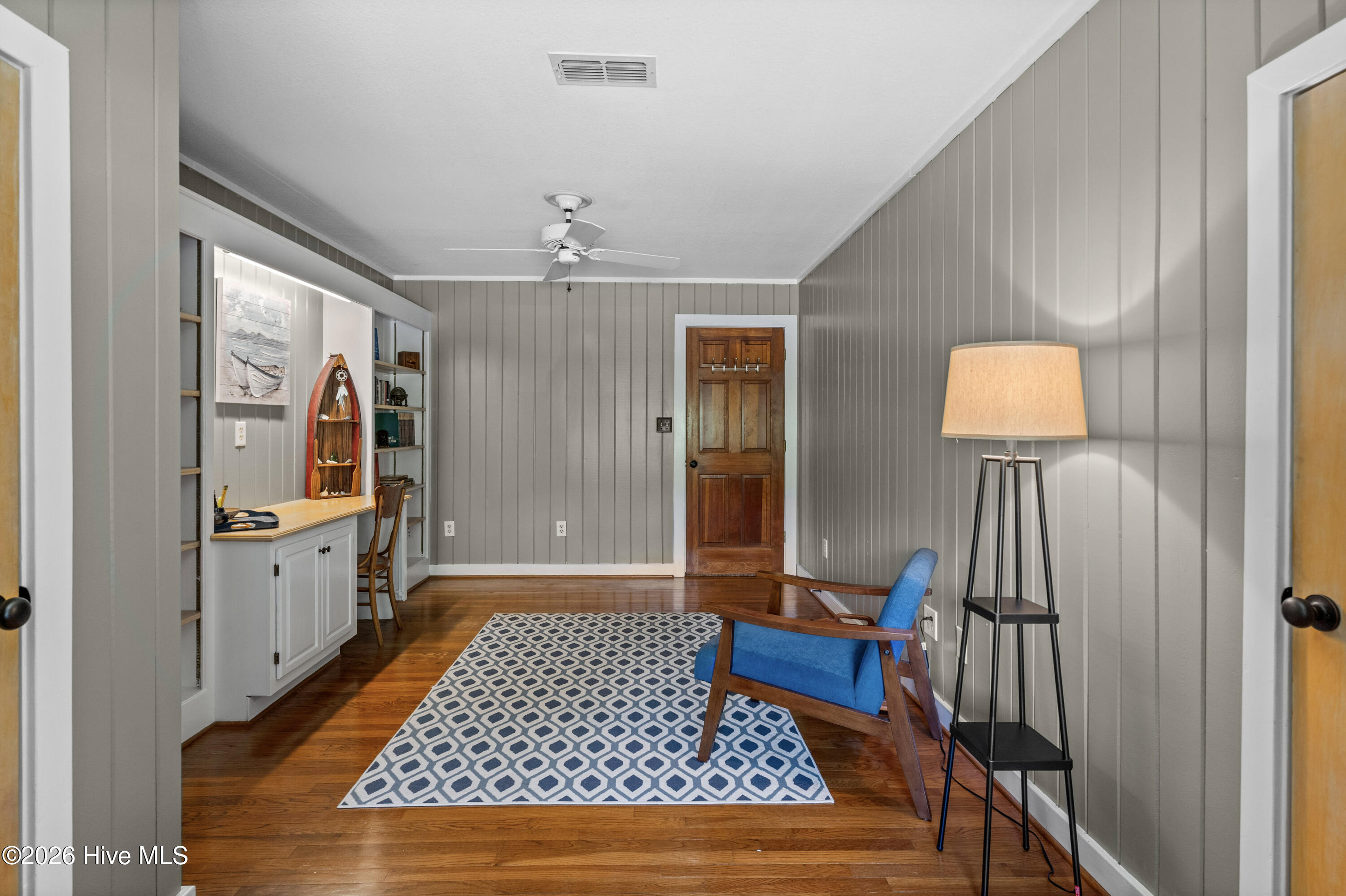 100569922 | Photo 41