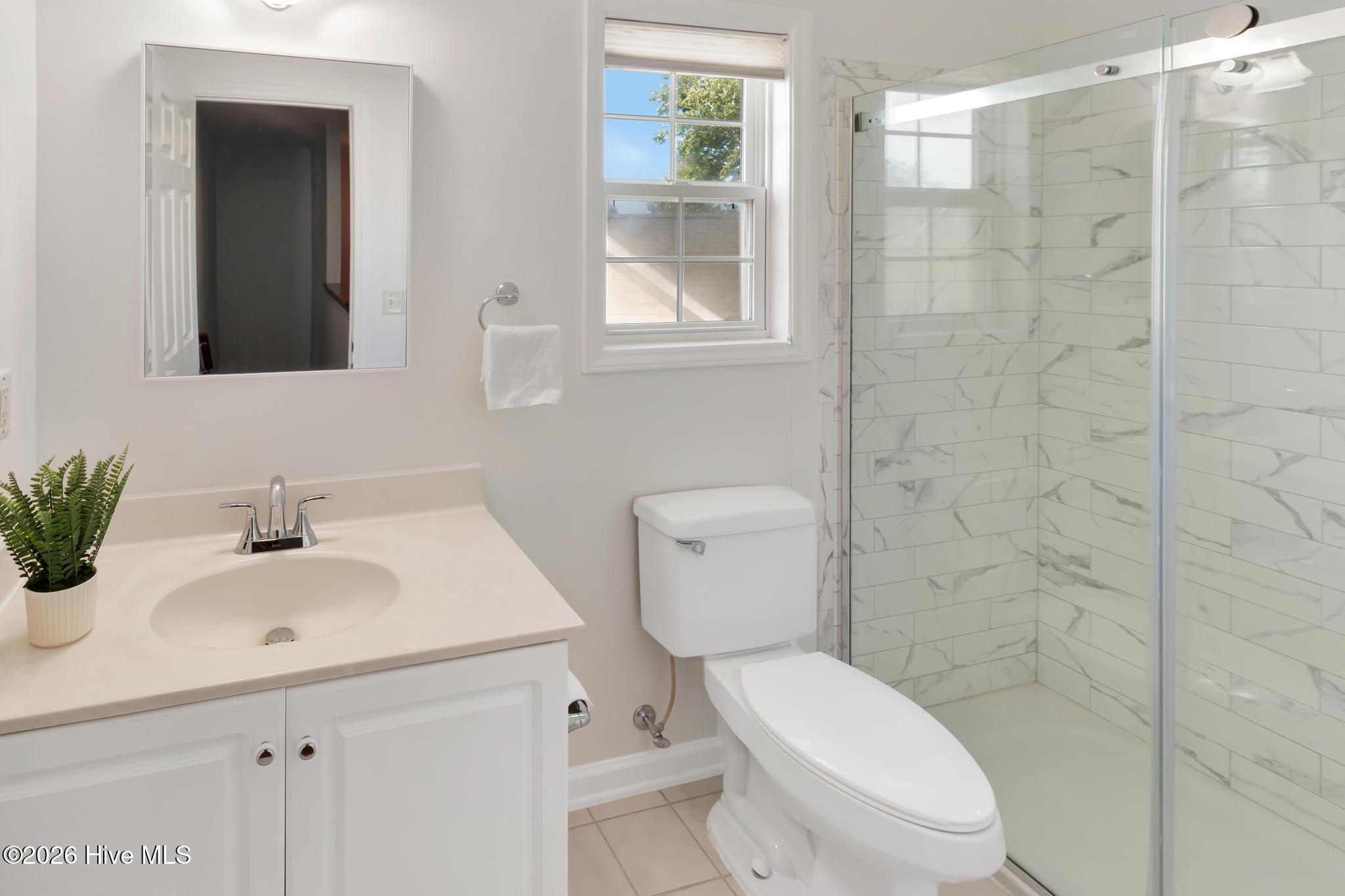 100569347 | Photo 32