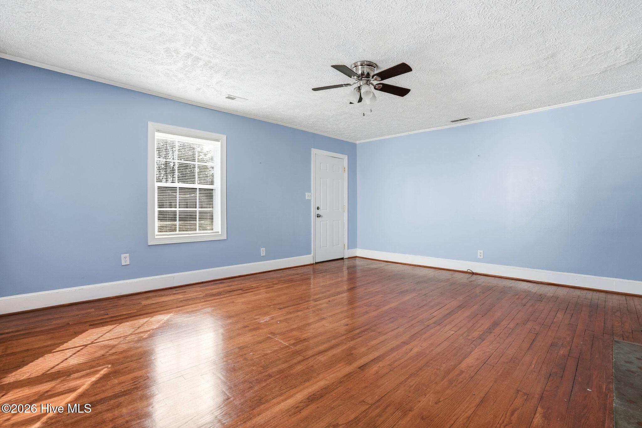 100557013 | Photo 12