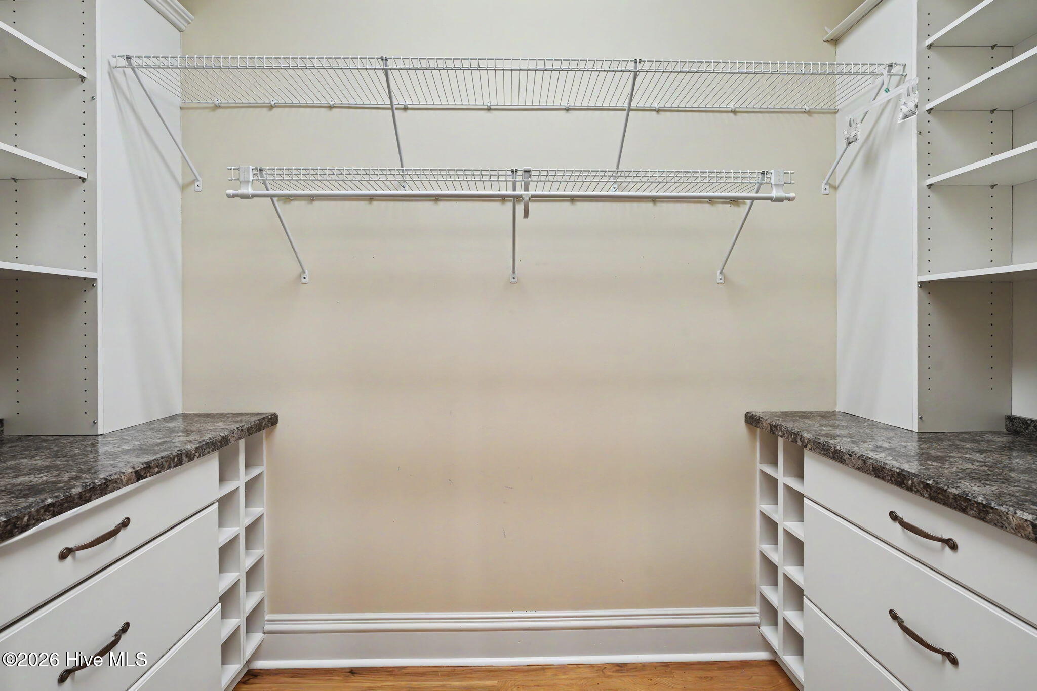 100584112 | Photo 29