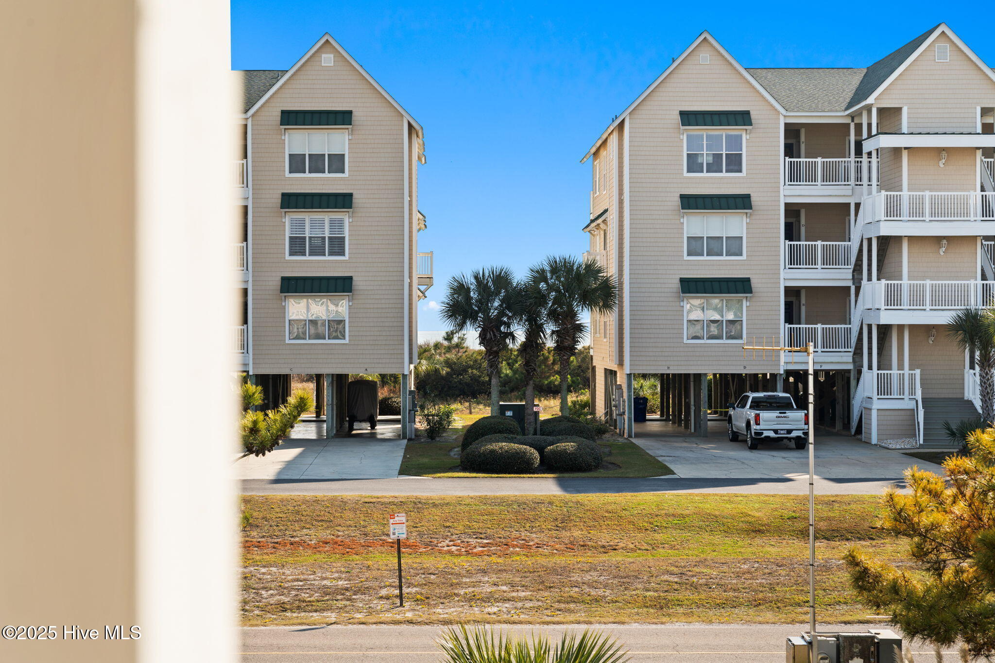 100532728 | Photo 35