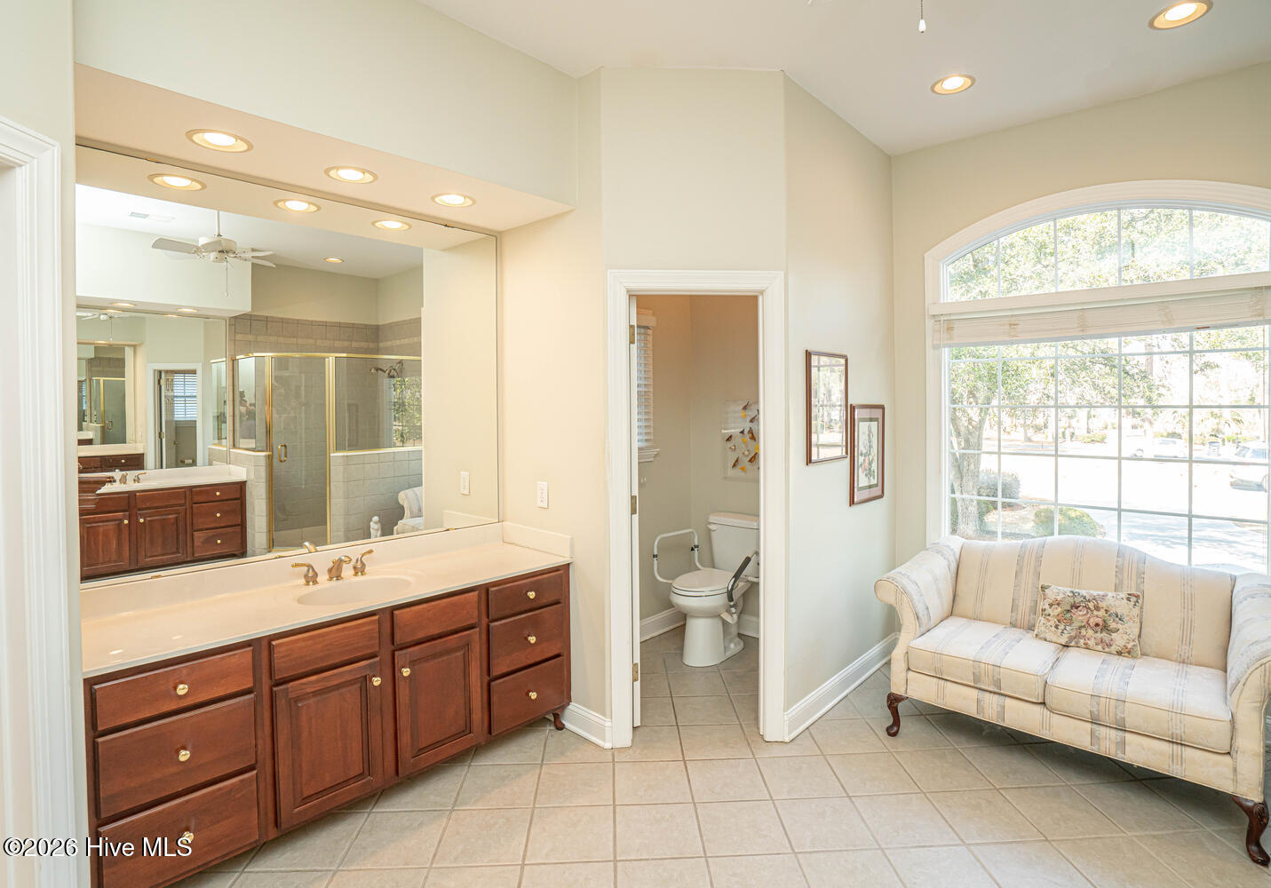 100551245 | Photo 27