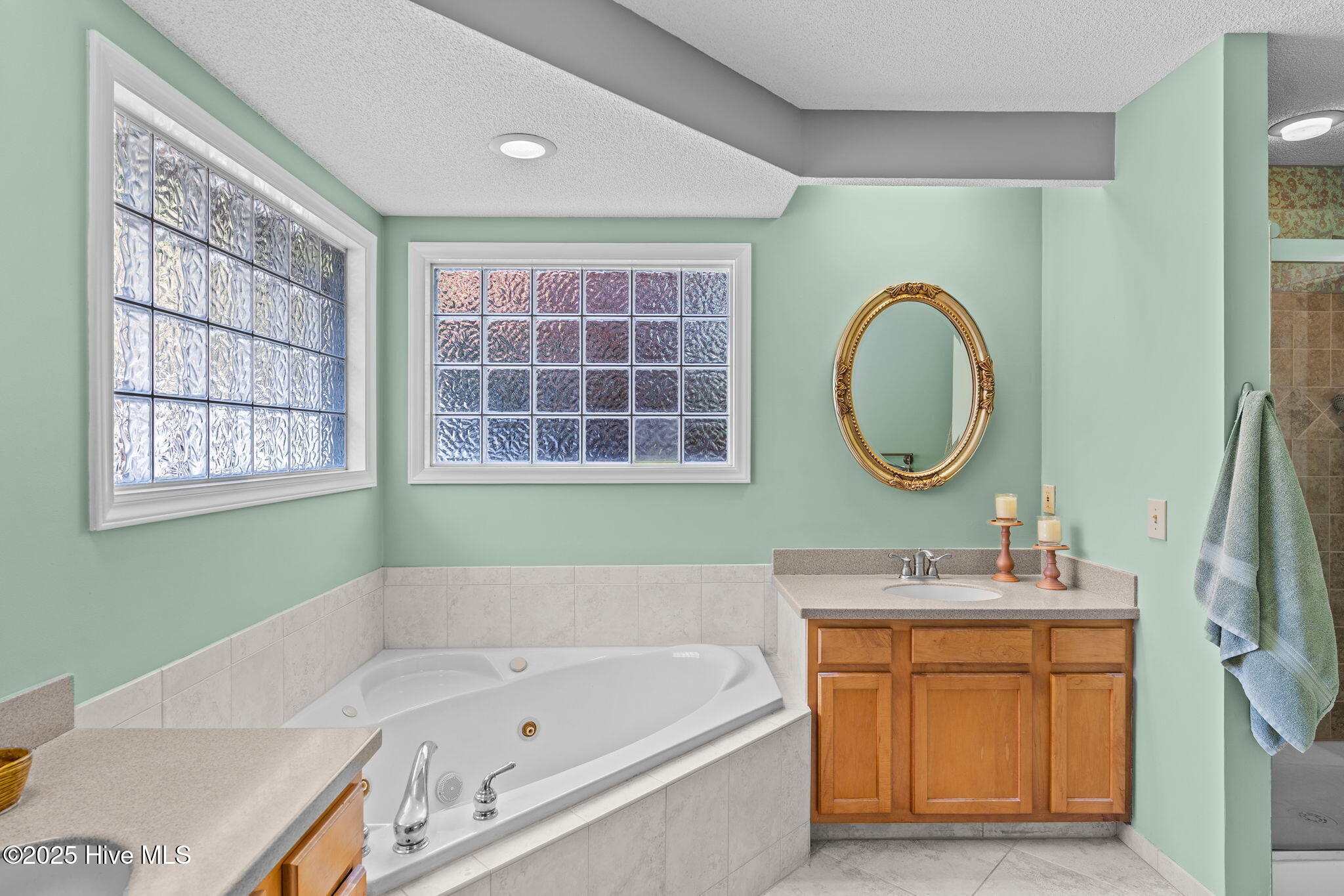 100543111 | Photo 28