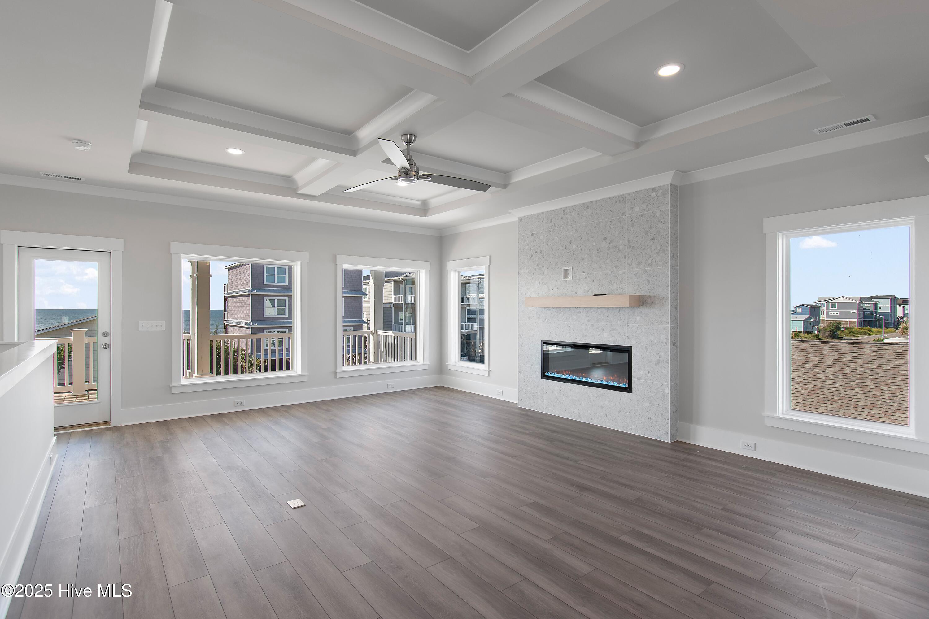 100511699 | Photo 78