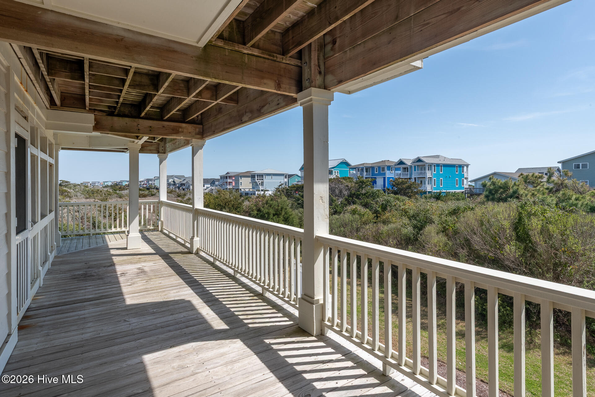 100562037 | Photo 30