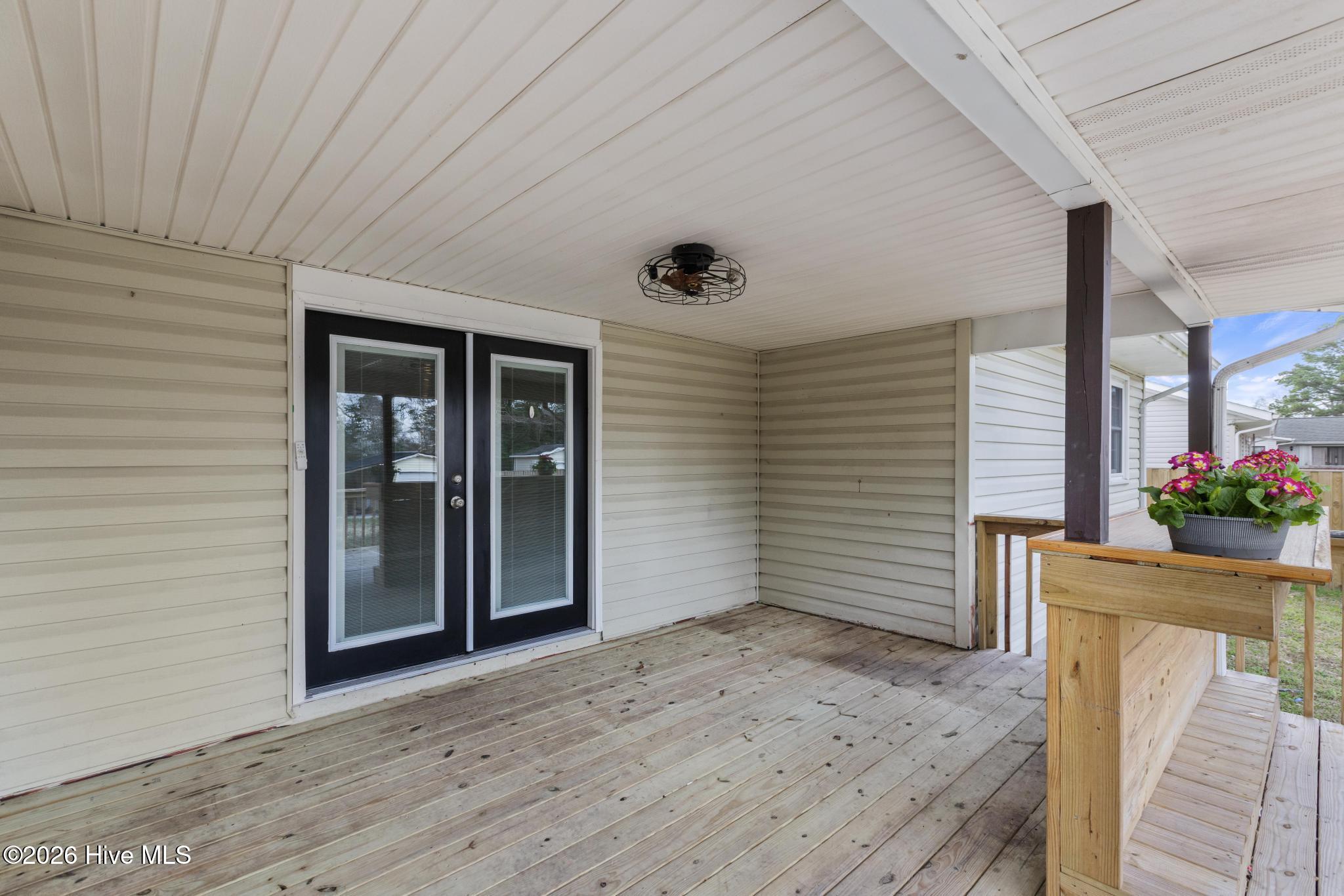 100558586 | Photo 32