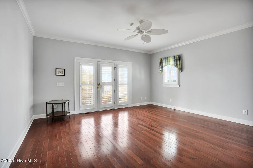 100563710 | Photo 42