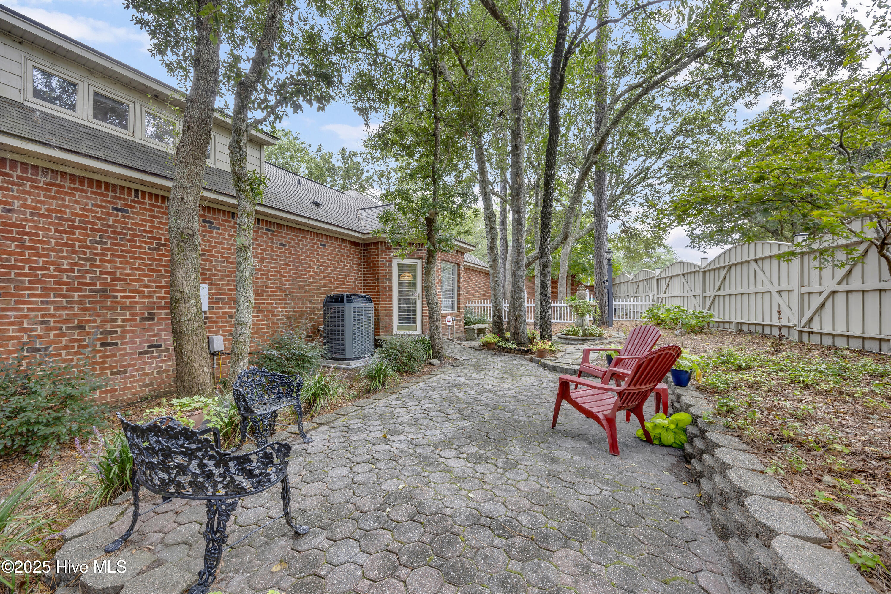 100530959 | Photo 26