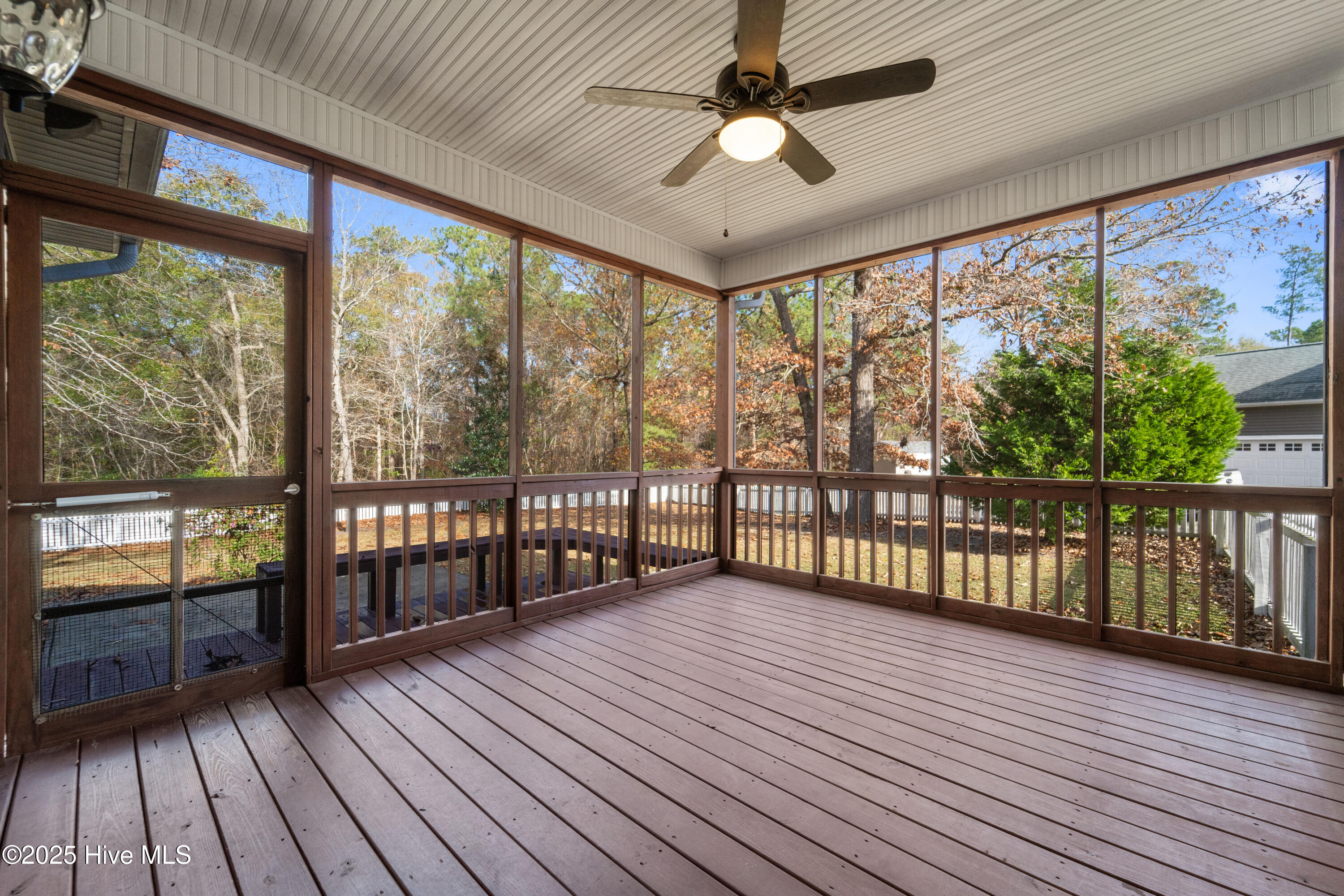 100532933 | Photo 18