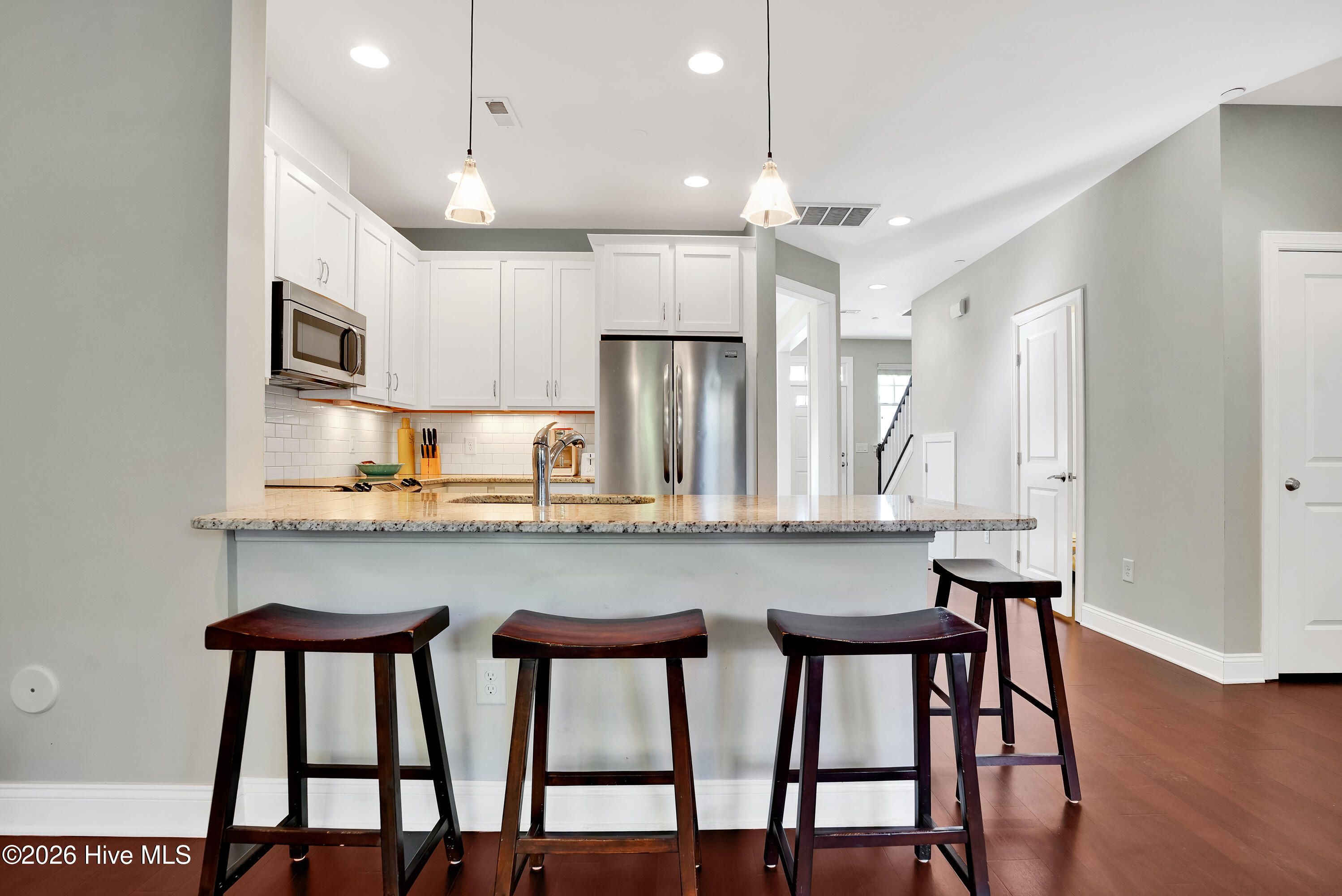 100567789 | Photo 24